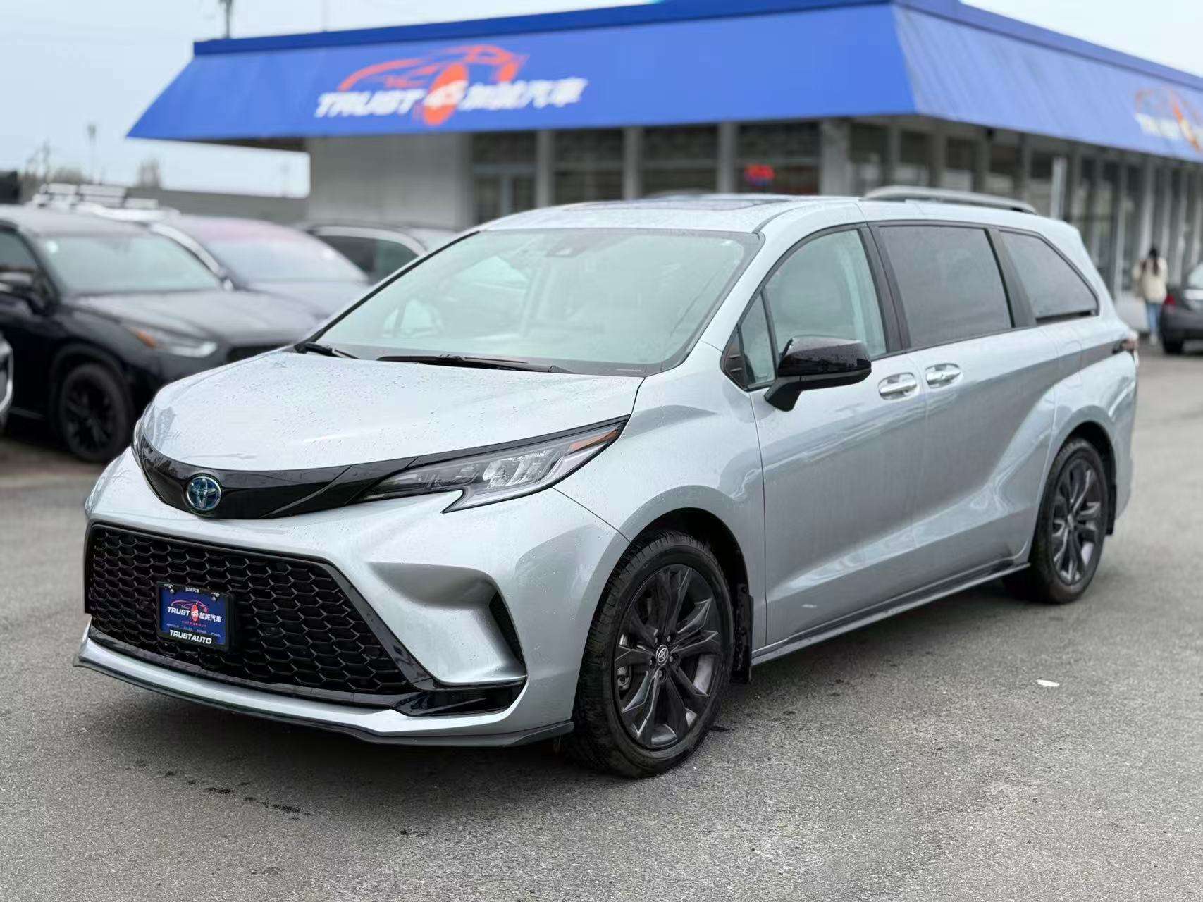 2025 Toyota Sienna XSE