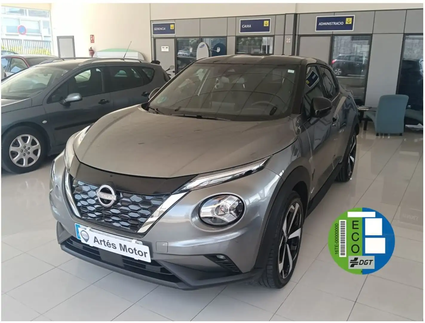 Nissan Juke 1.6 Hybrid Tekna Auto Beige - 1