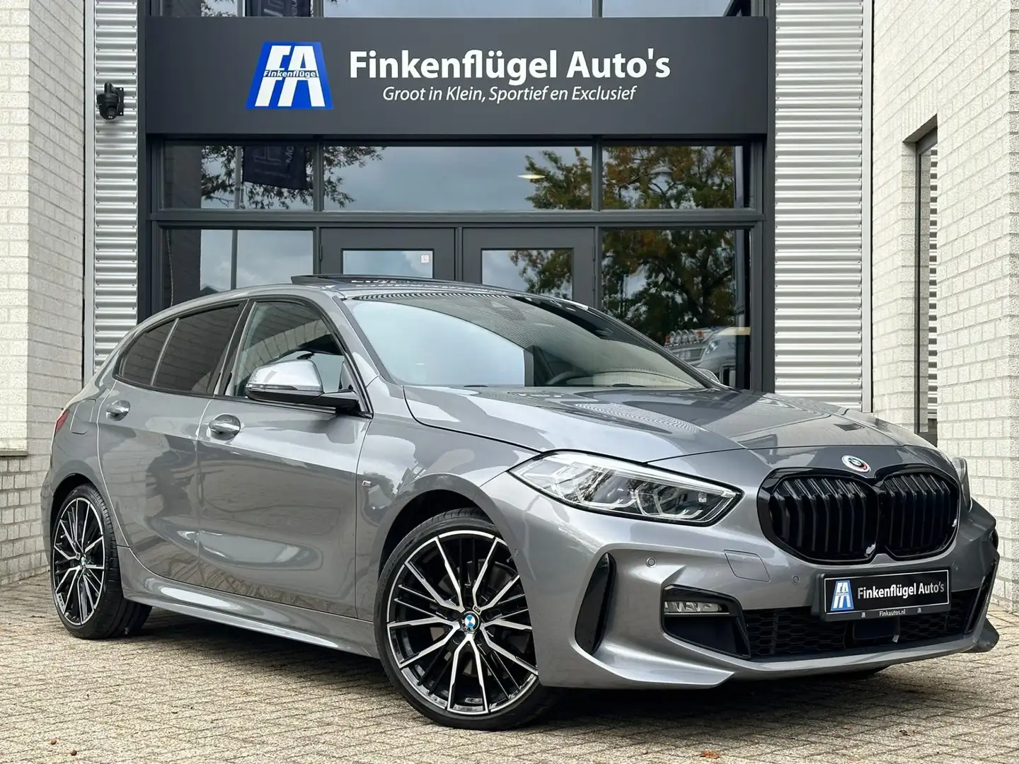 BMW 120 1-serie 120i M-Sport Btw |Pano |H.K Audio |Camera Grijs - 1