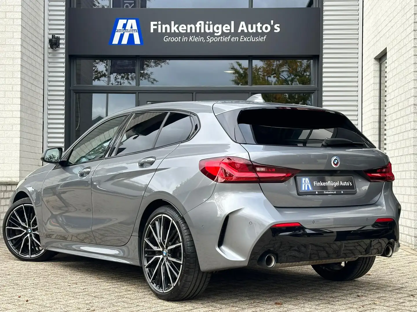 BMW 120 1-serie 120i M-Sport Btw |Pano |H.K Audio |Camera Grijs - 2