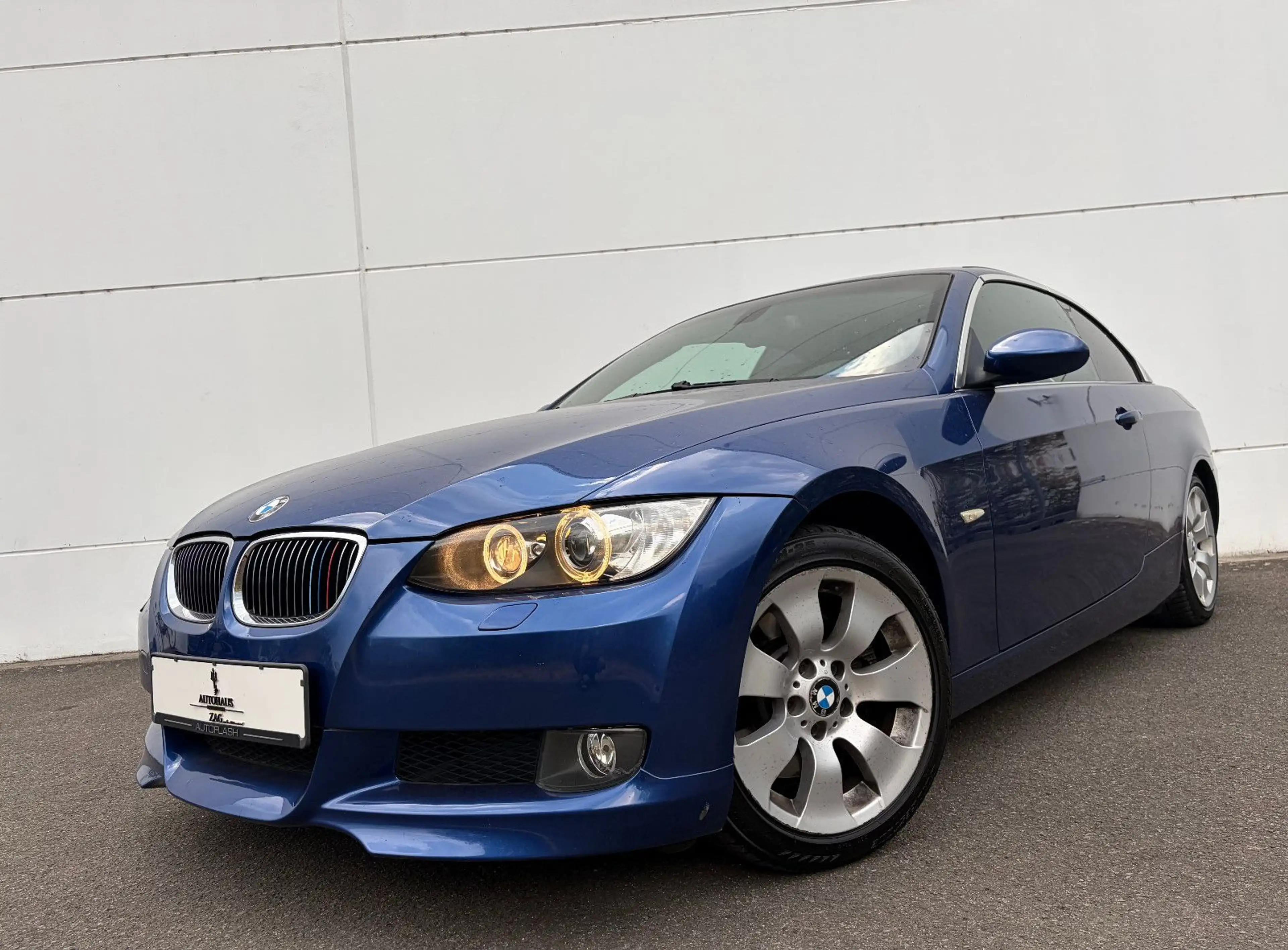 BMW 325 i Cabrio*SPORT**Bi-XENON*LEDER*NAVI*PDC*