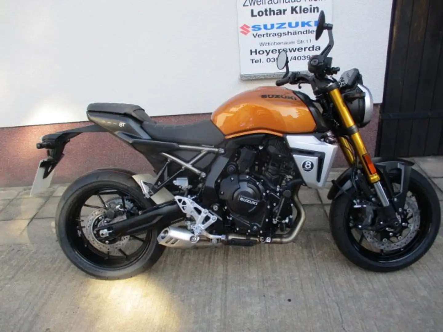 Suzuki GSX-8T Oro - 1