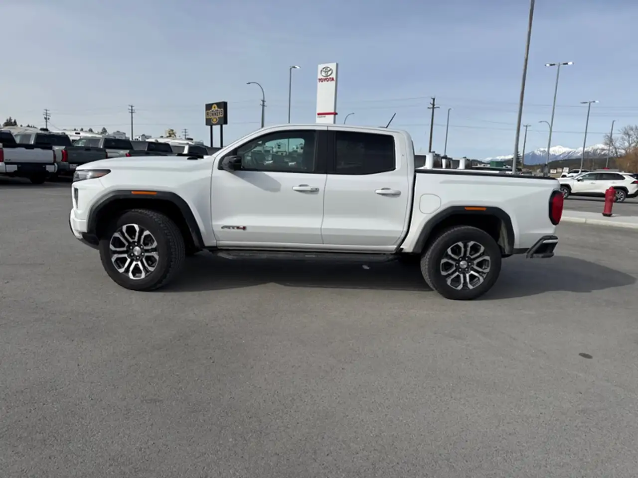 GMC Canyon снимка GMC Canyon