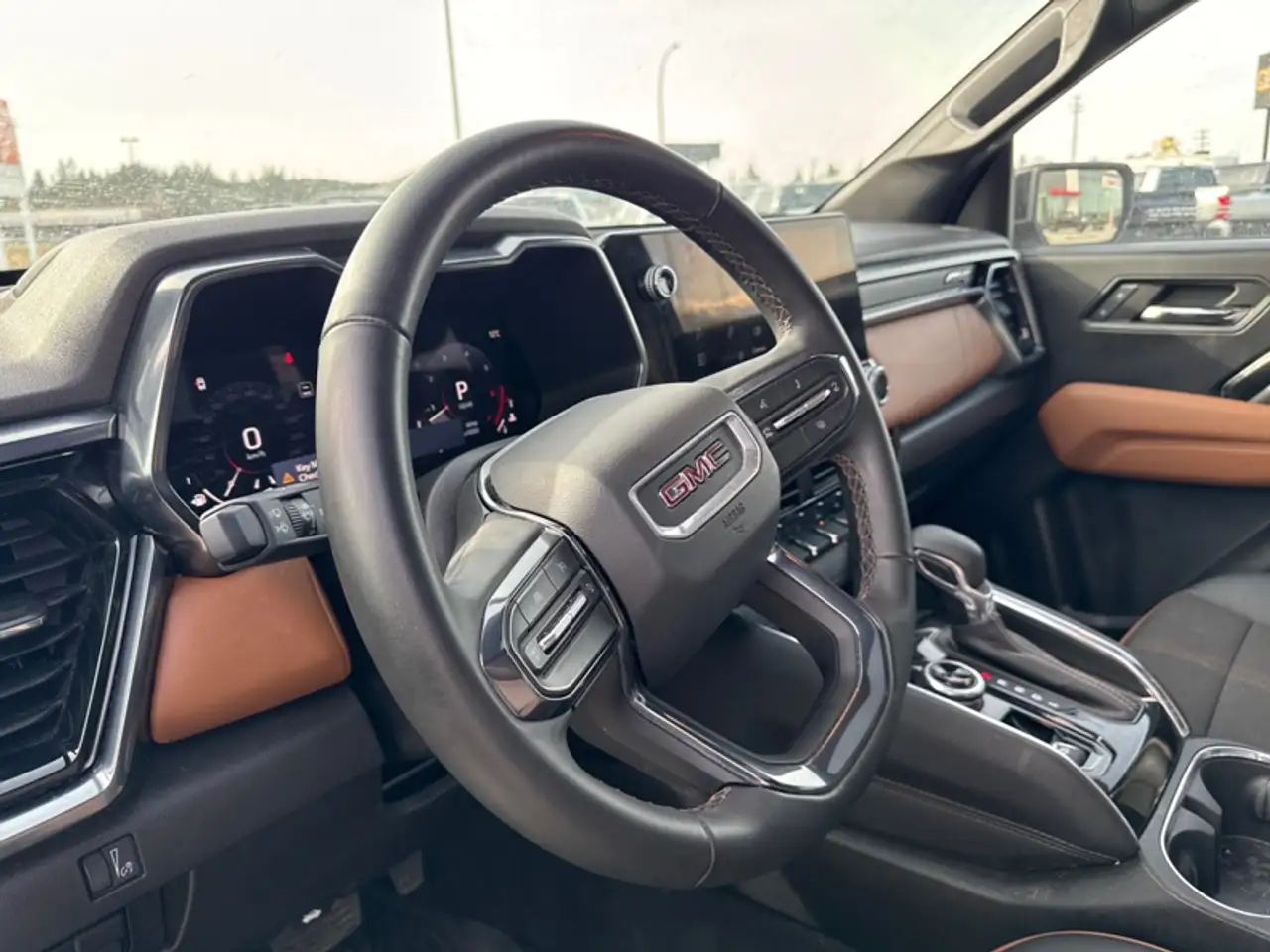 GMC Canyon снимка GMC Canyon