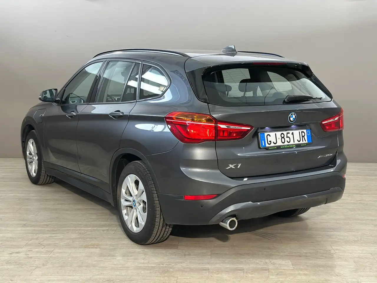 2022 BMW X1 xDrive 25e Business auto, photograph 2