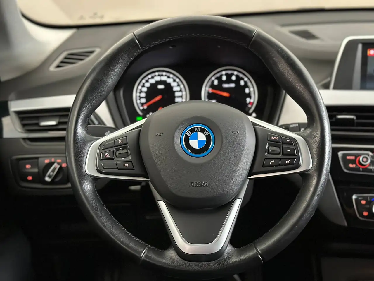2022 BMW X1 xDrive 25e Business auto, photograph 12
