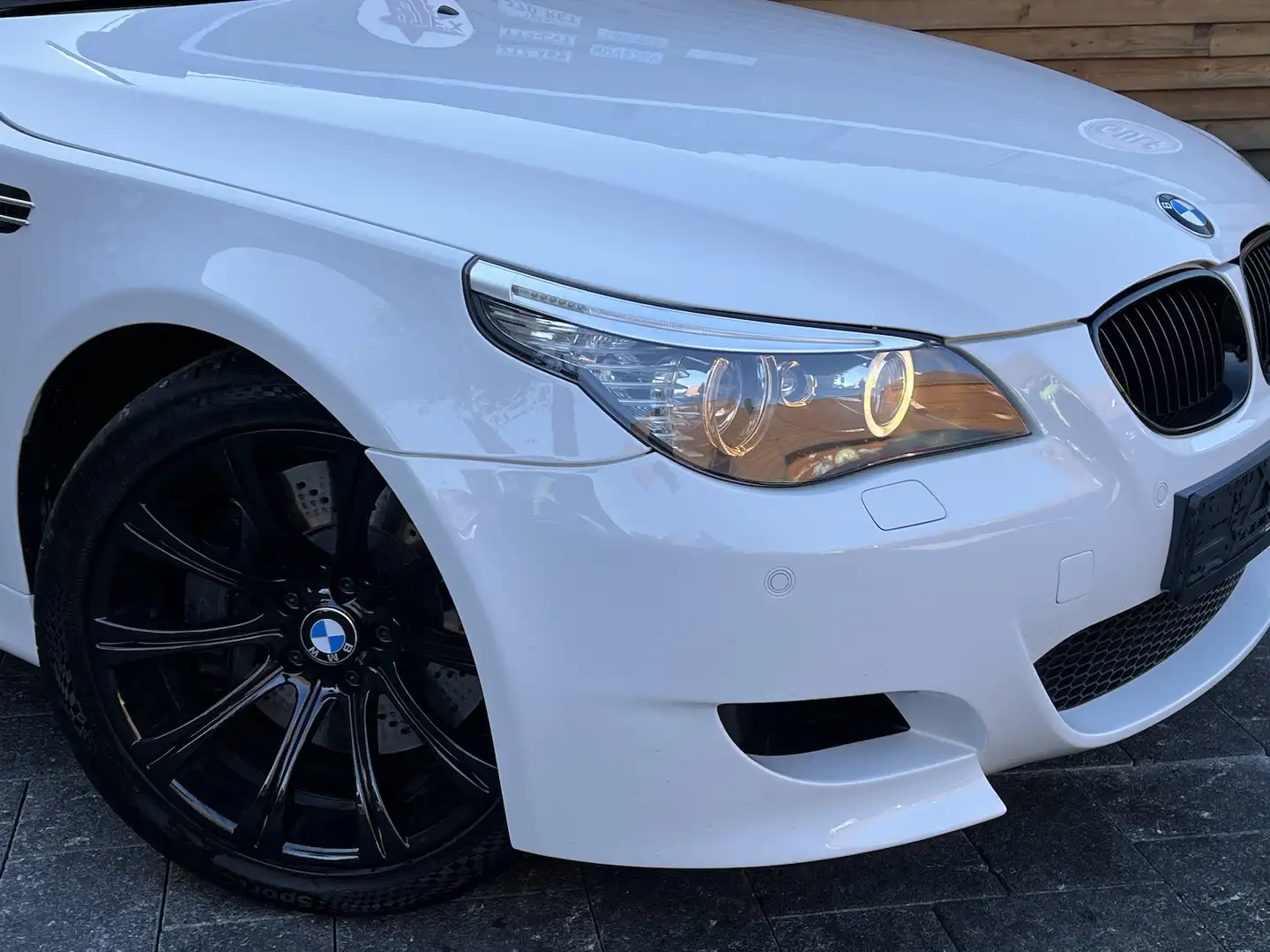 BMW M5 V10 SMG Xenon HUD Schiebedach Leder Weiß - 2