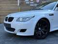 BMW M5 V10 SMG Xenon HUD Schiebedach Leder Weiß - thumbnail 4