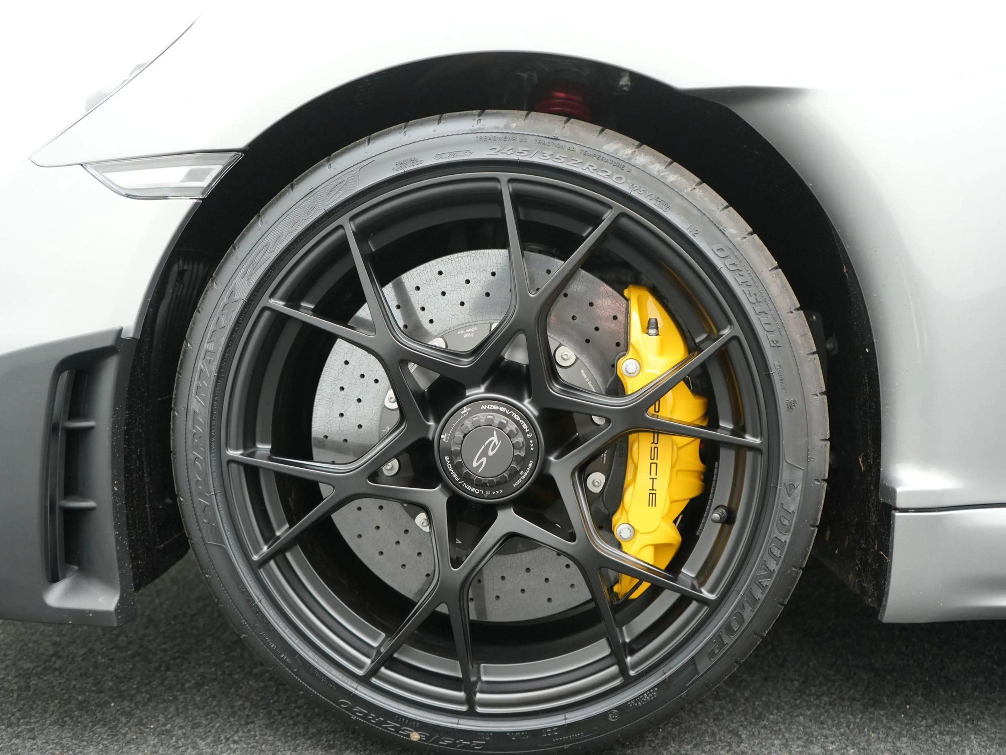 Porsche 718 Spyder RS — photo 15