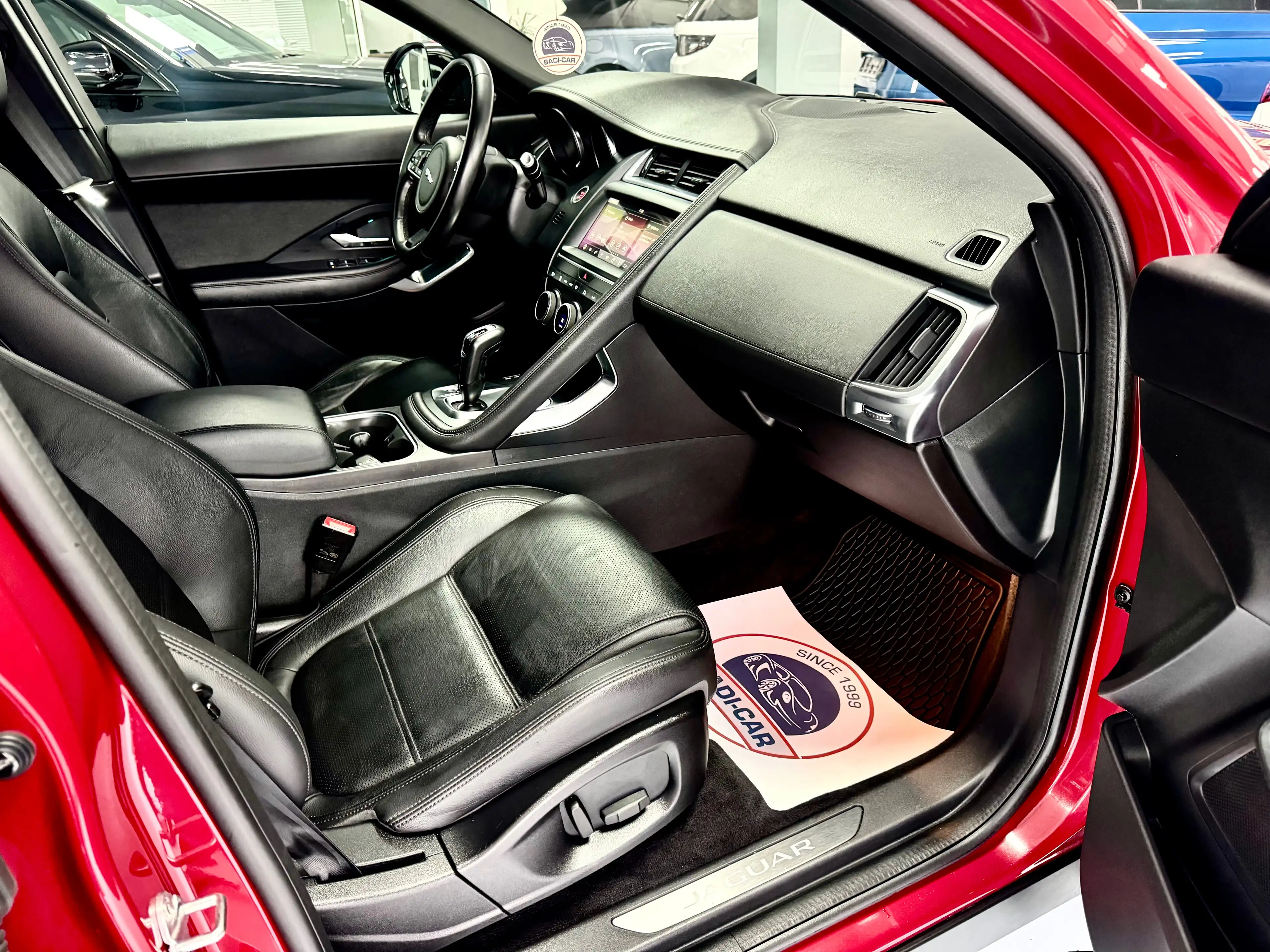 Jaguar E-Pace D150 - 2.0 D 150cv AWD S (4x4) — photo 9