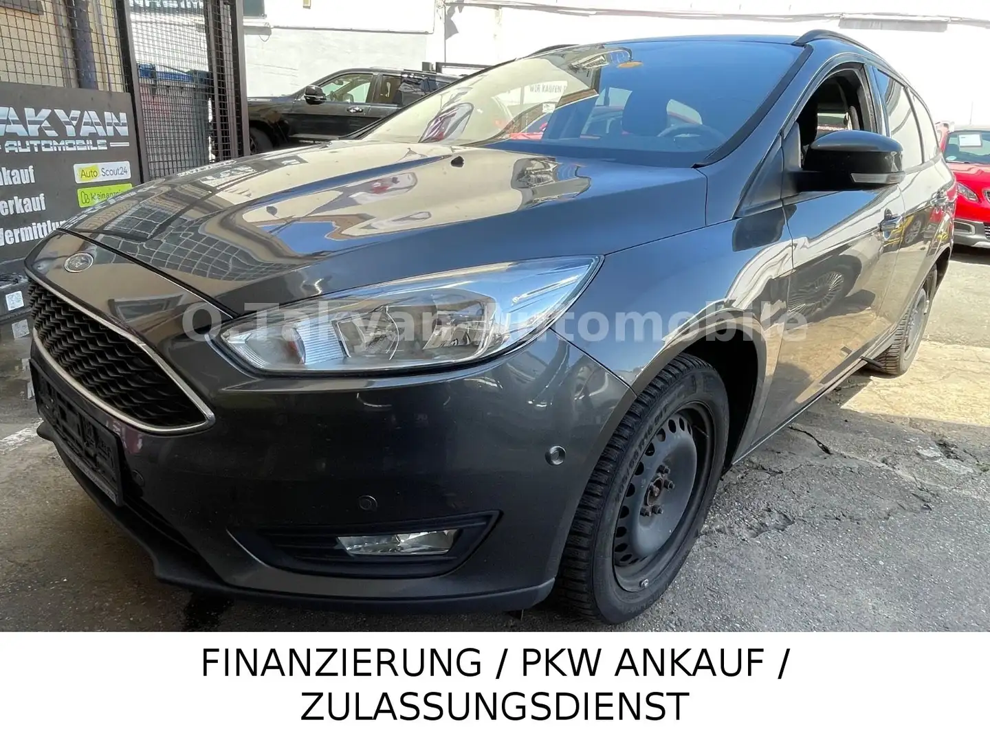 Ford Focus Turnier Business Grau - 1
