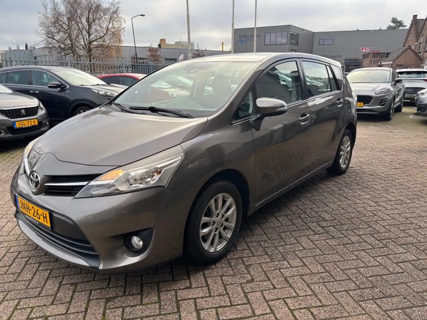 Toyota Verso 1.6 VVT-i Aspiration 3 MND GAR | AIRCO | TREKHAAK Gris - 1