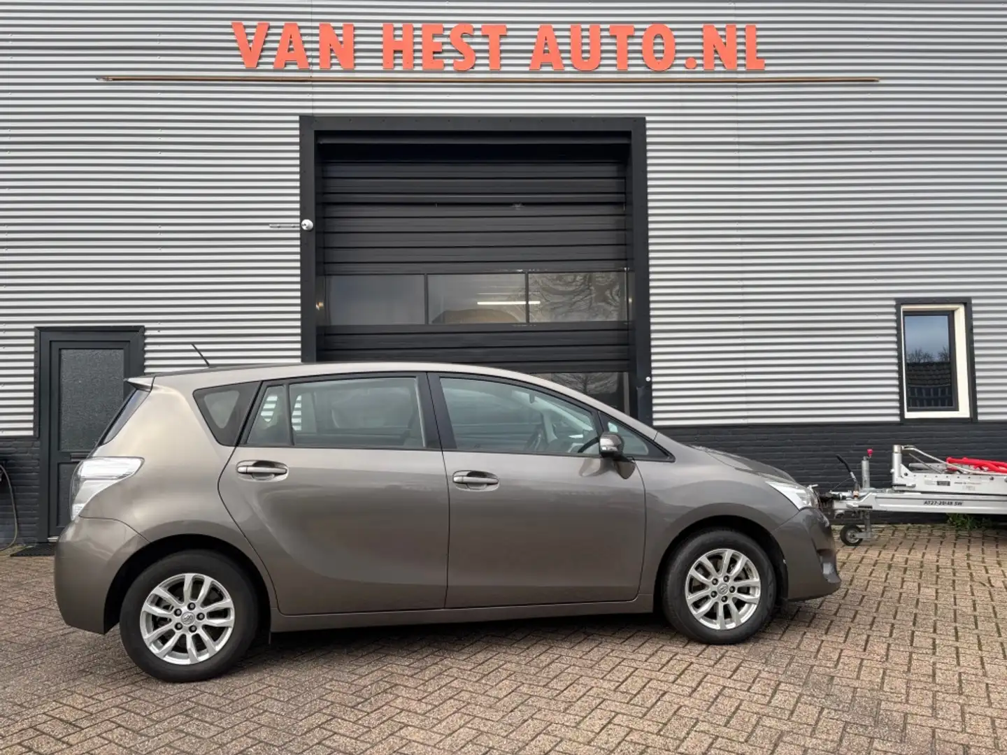 Toyota Verso 1.6 VVT-i Aspiration 3 MND GAR | AIRCO | TREKHAAK Gris - 2