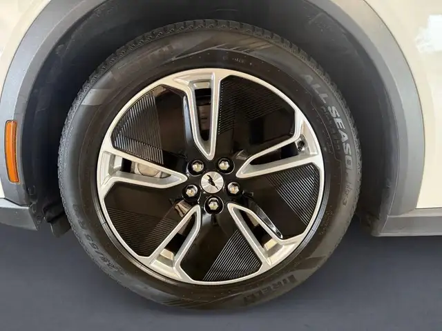 Ford Mustang view 9