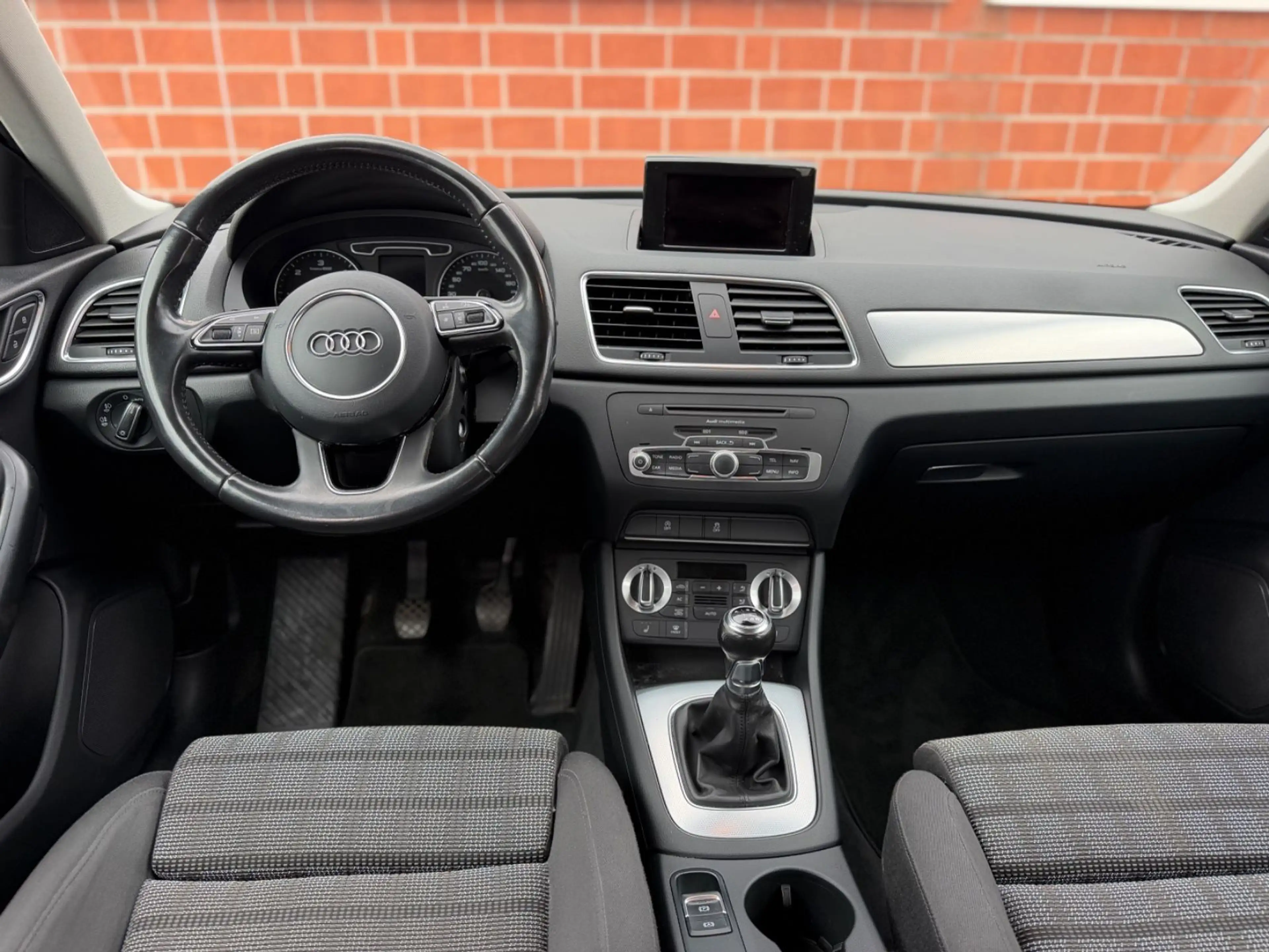 Audi Q3 2.0 TDI /XENON/NAVI/1.HAND/PDC/SHZ/MFL — photo 12