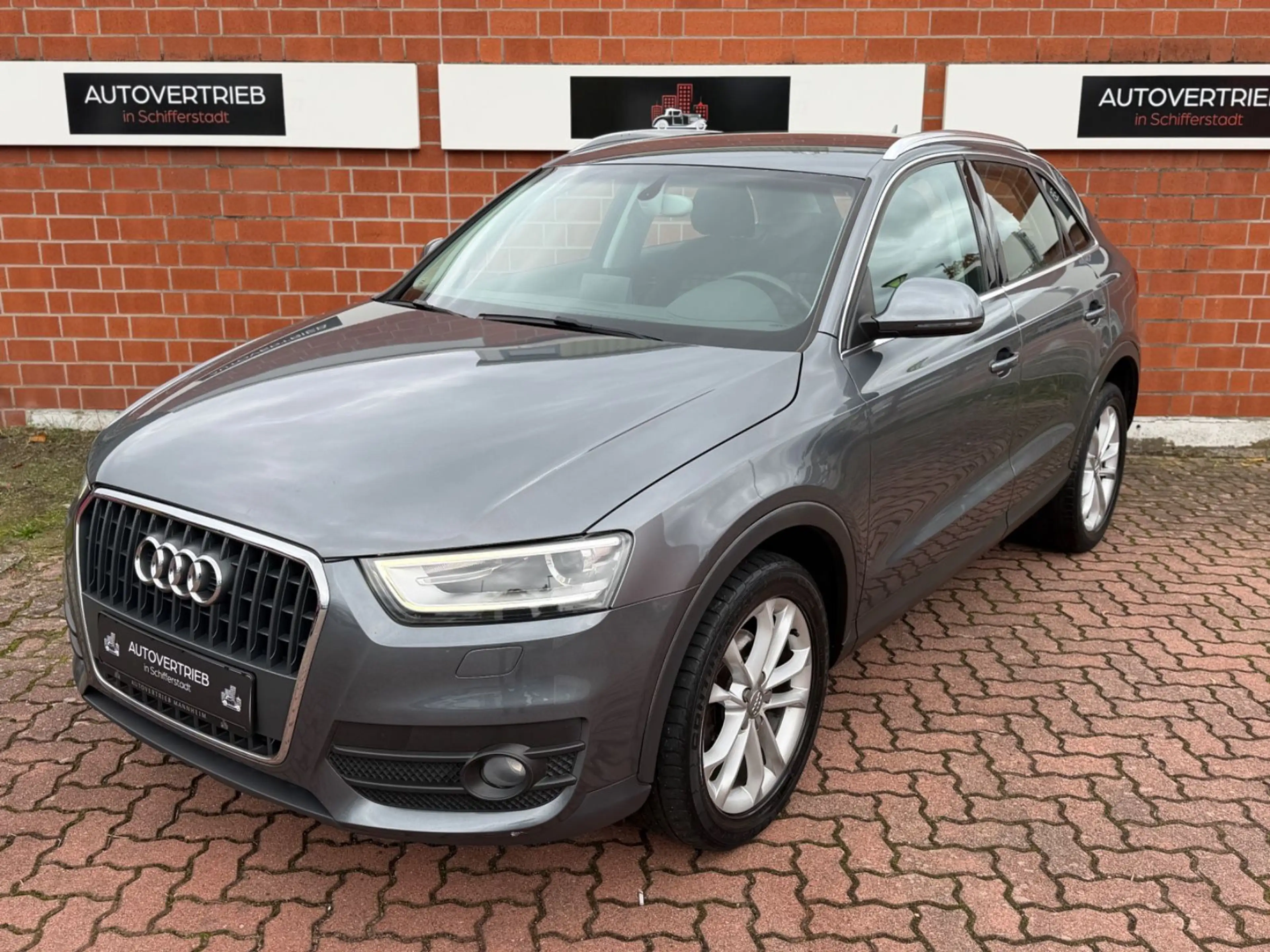 Audi Q3 2.0 TDI /XENON/NAVI/1.HAND/PDC/SHZ/MFL