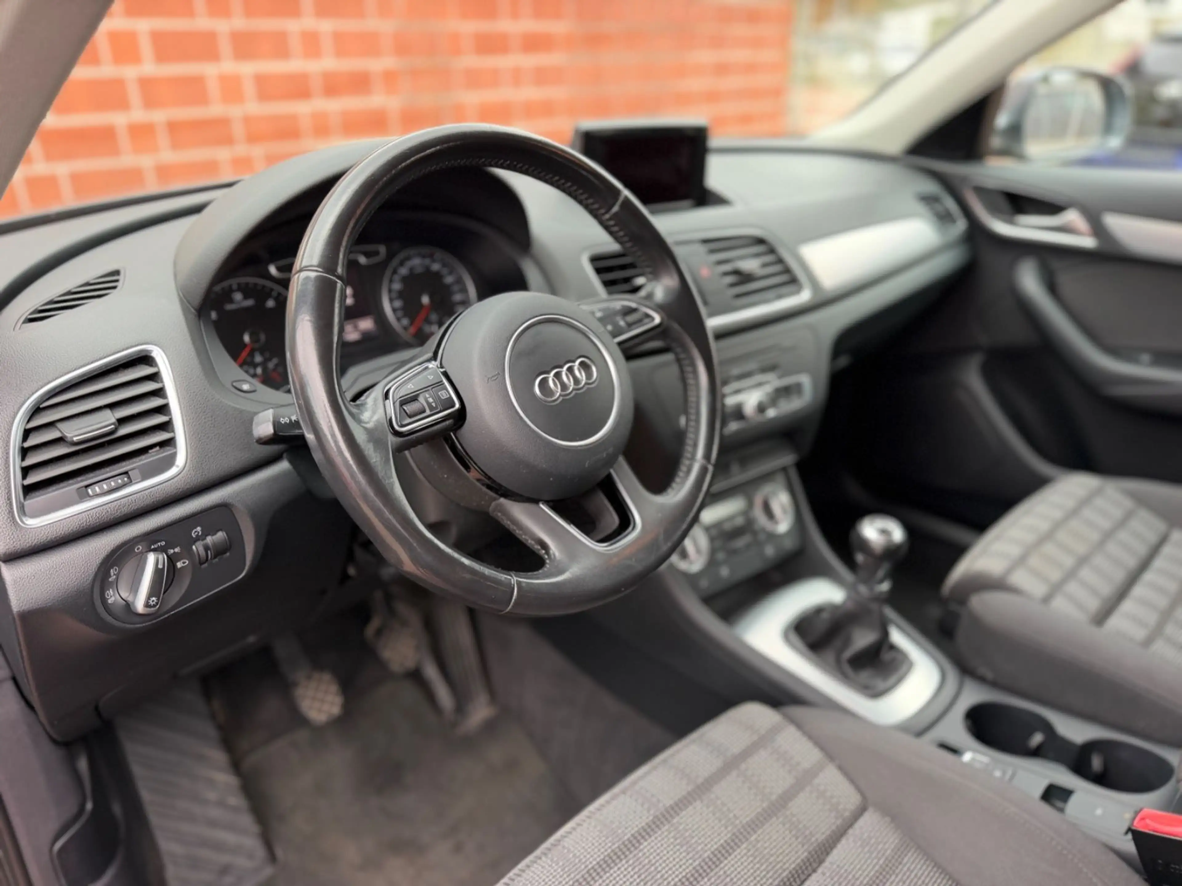 Audi Q3 2.0 TDI /XENON/NAVI/1.HAND/PDC/SHZ/MFL — photo 9