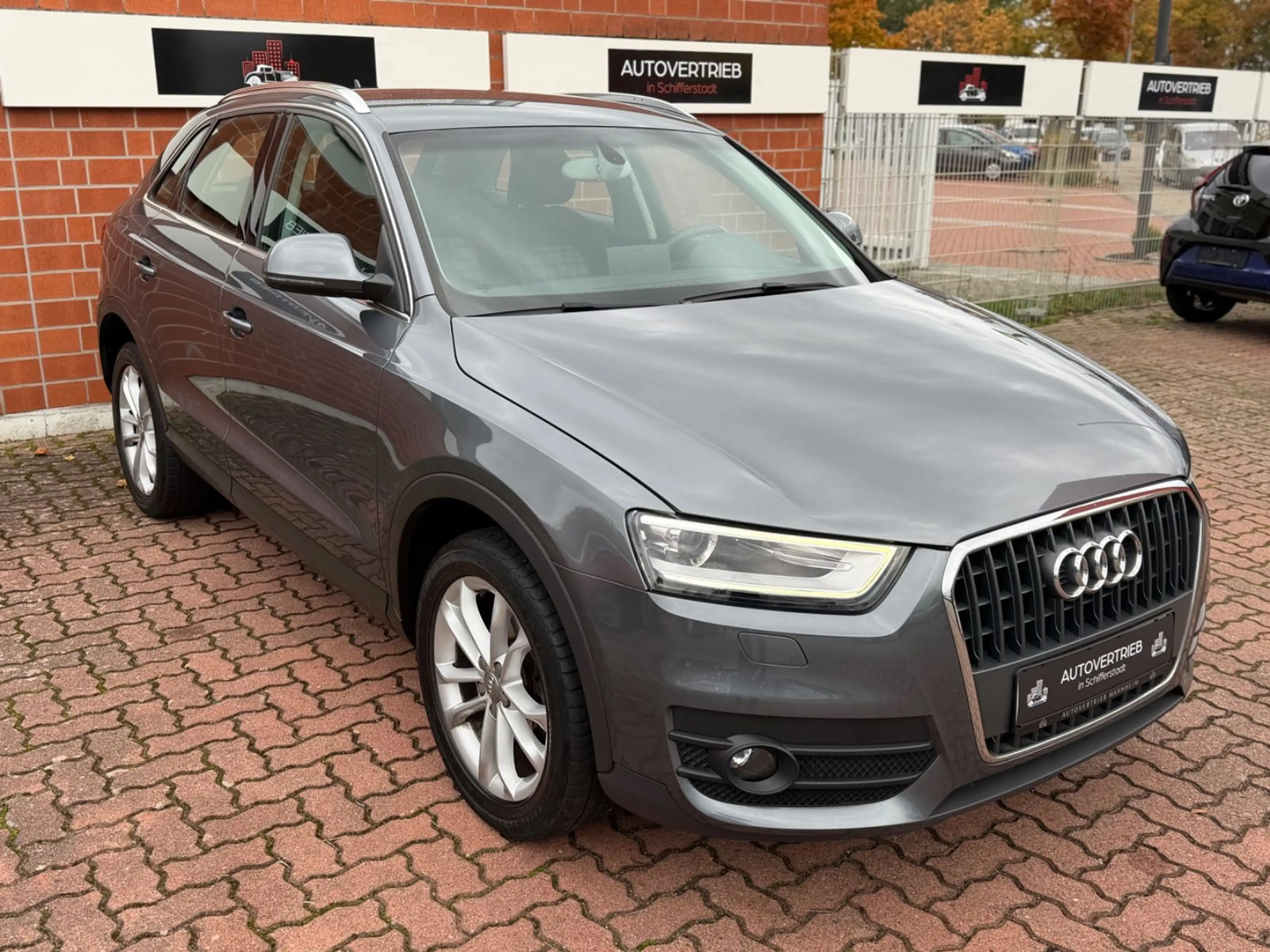 Audi Q3 2.0 TDI /XENON/NAVI/1.HAND/PDC/SHZ/MFL — photo 3
