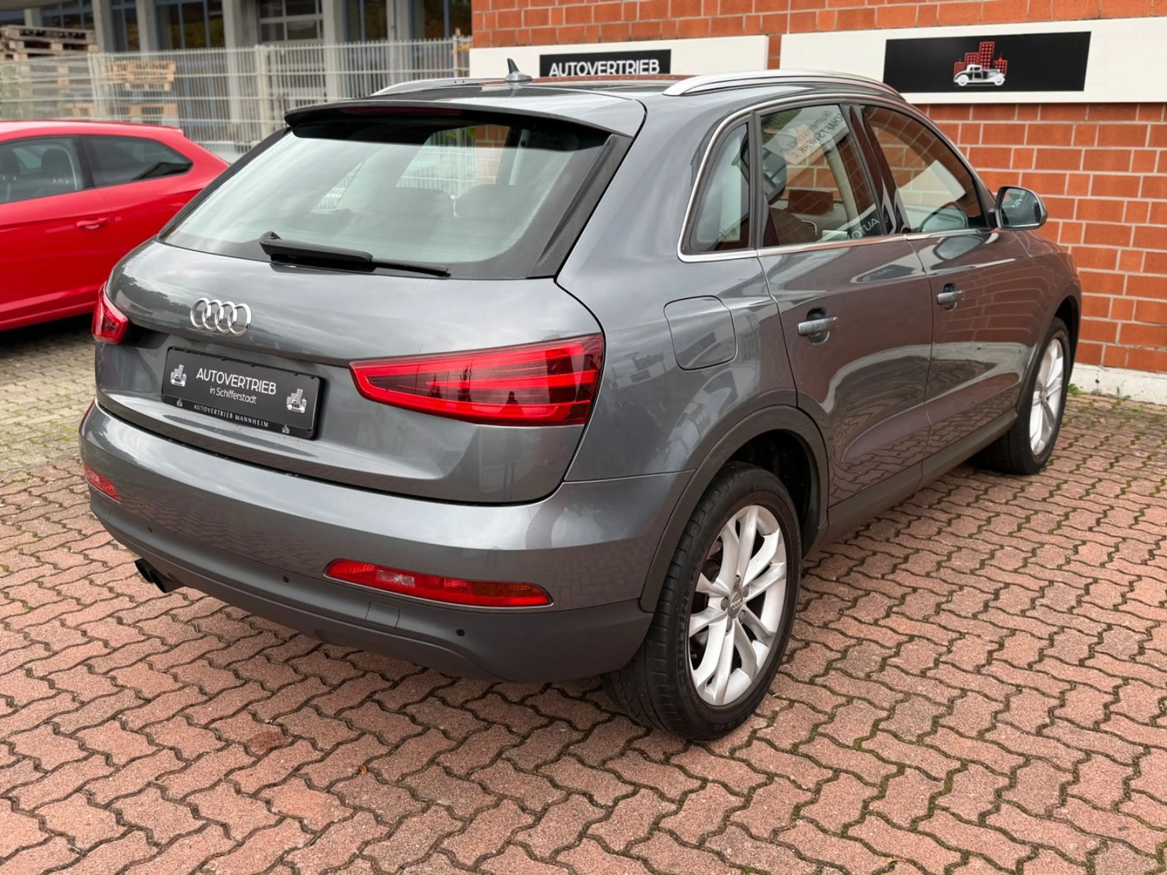 Audi Q3 2.0 TDI /XENON/NAVI/1.HAND/PDC/SHZ/MFL — photo 4