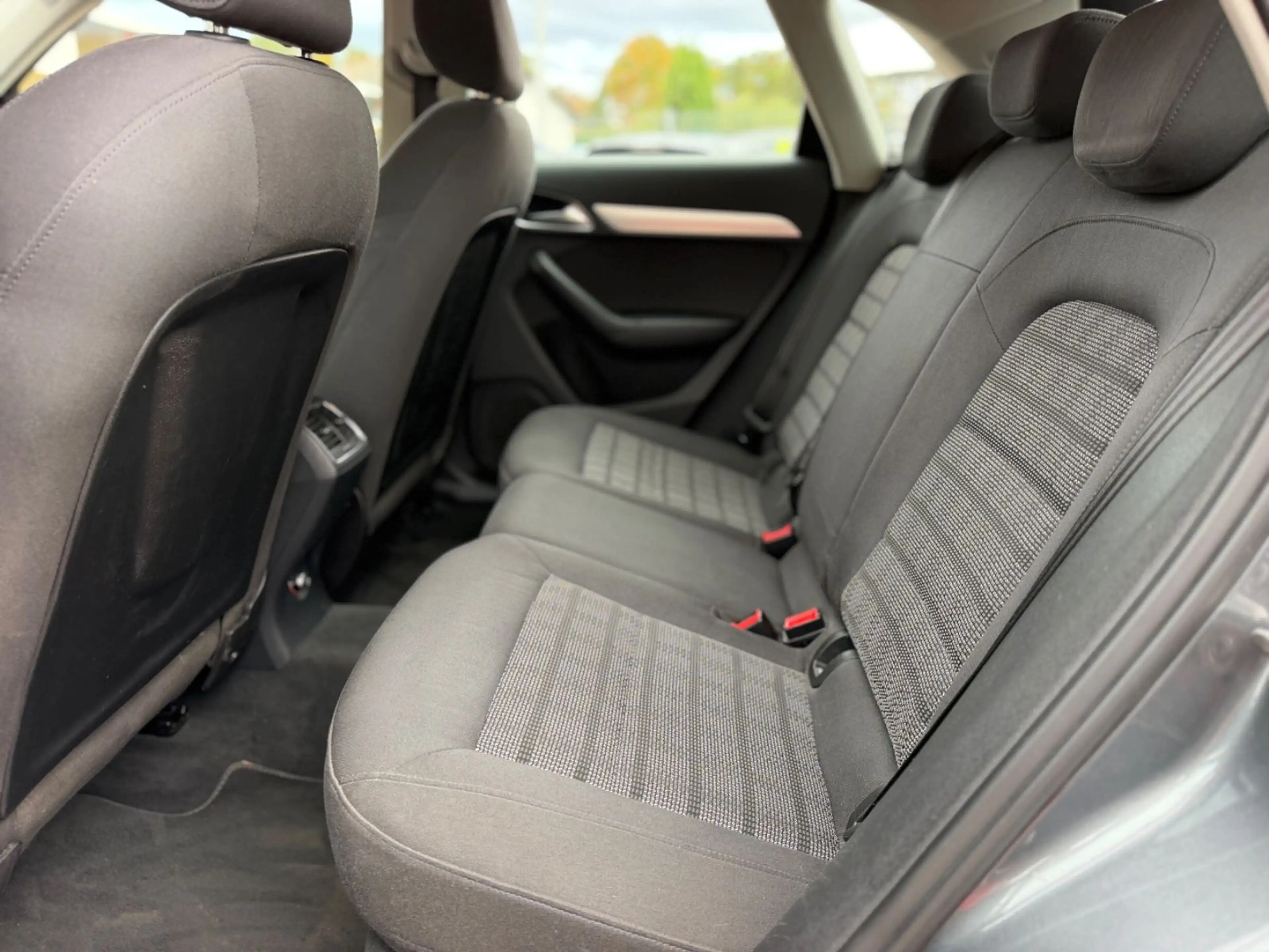 Audi Q3 2.0 TDI /XENON/NAVI/1.HAND/PDC/SHZ/MFL — photo 11
