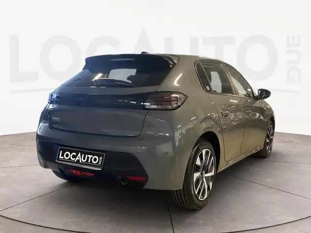 Peugeot 208 view 4