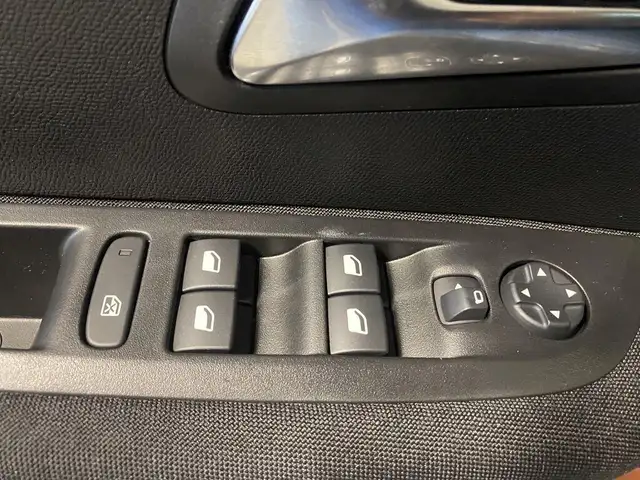 Peugeot 208 view 13