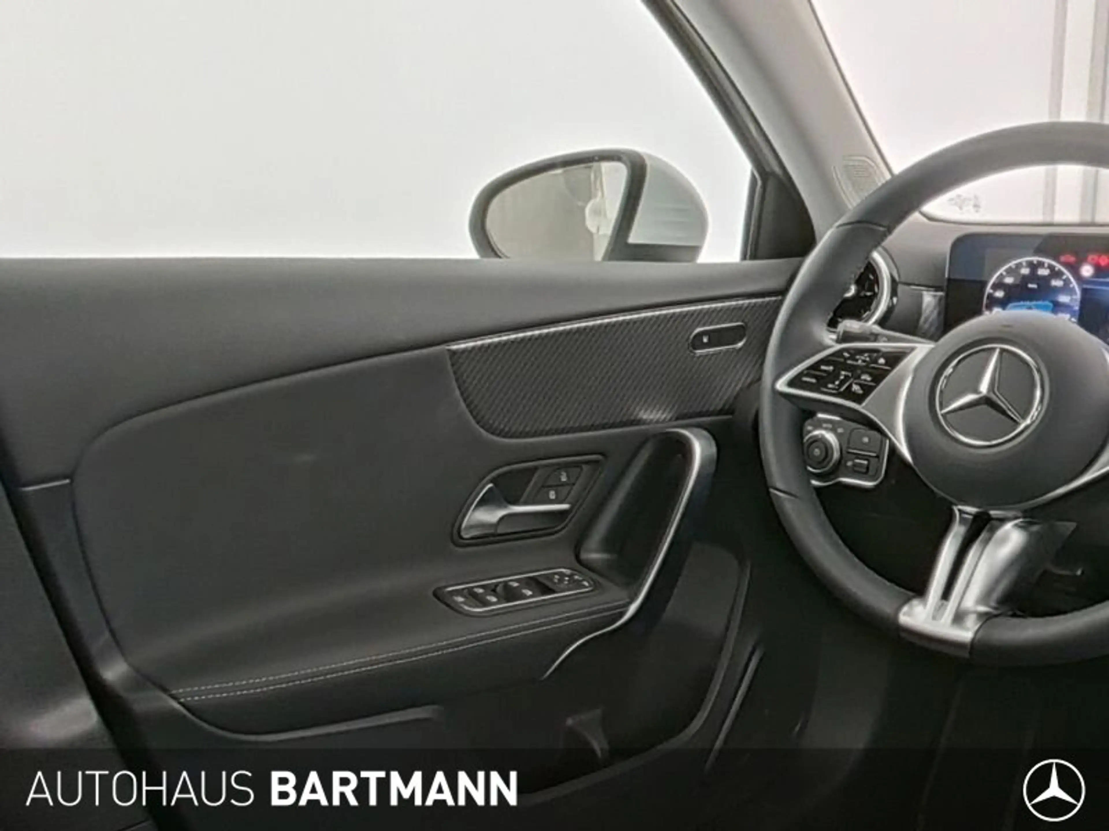 Mercedes-Benz A 180 A 180 JungerStern+PROGRESSIVE KAMERA+LED+SZH+MBUX — photo 9