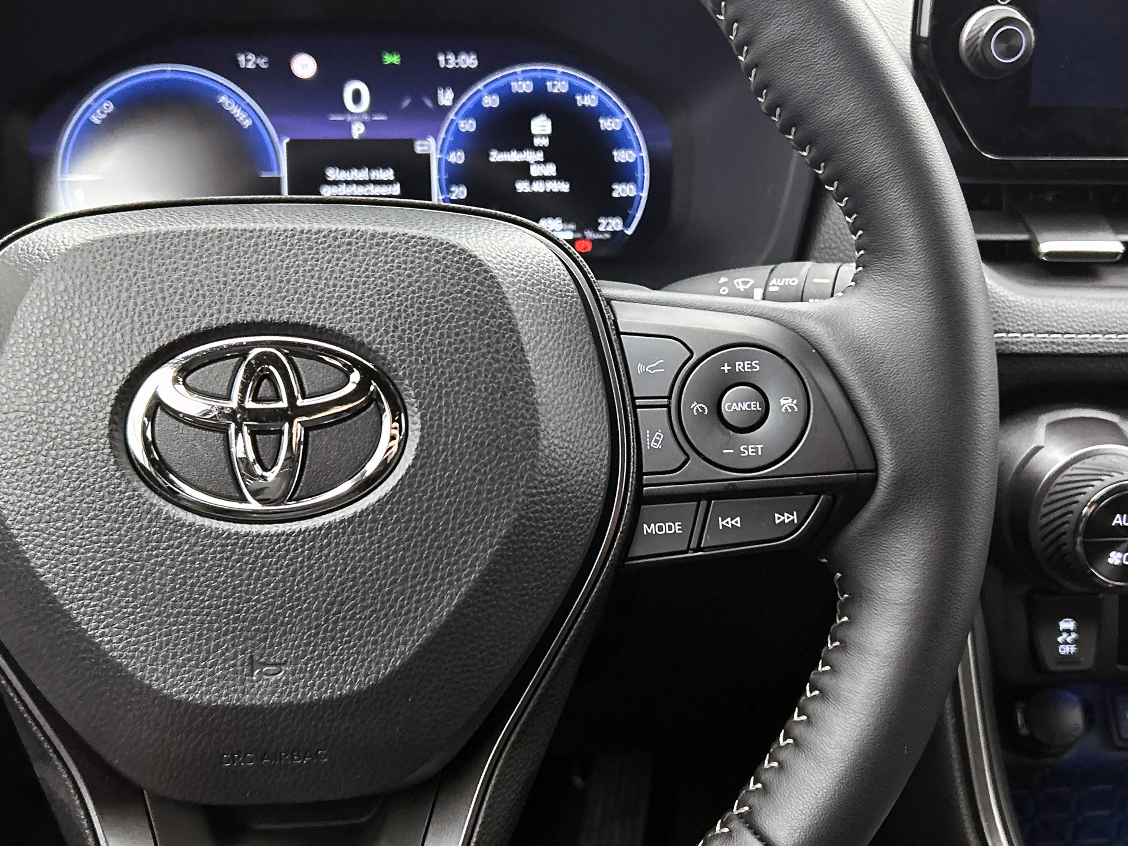 Toyota RAV 4 2.5 Plug-in Hybrid AWD GR SPORT | 360° Camera | St — photo 15