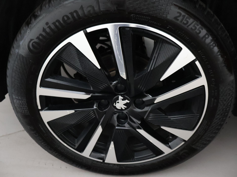 Peugeot e-2008 EV GT PREMIERE + PANORAMA SCHUIFDAK | ADAPTIVE CRU — photo 13