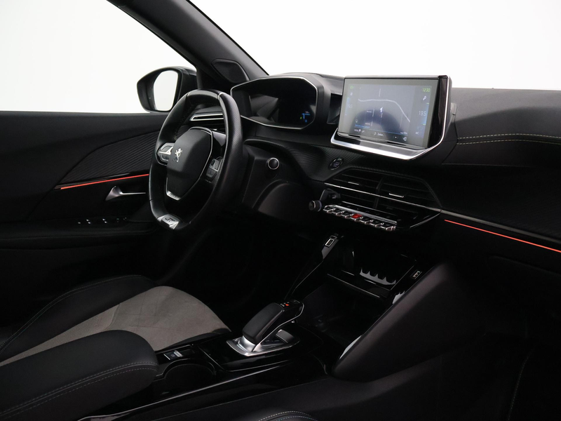 Peugeot e-2008 EV GT PREMIERE + PANORAMA SCHUIFDAK | ADAPTIVE CRU — photo 4