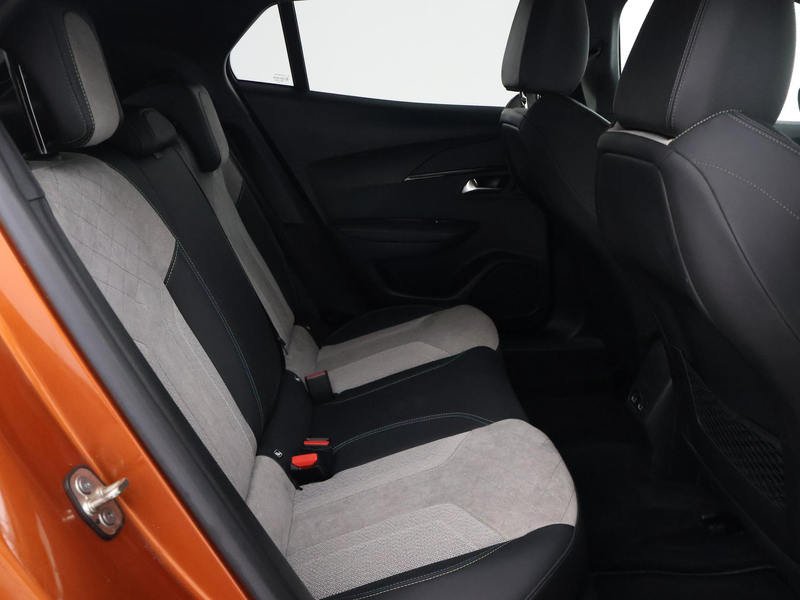 Peugeot e-2008 EV GT PREMIERE + PANORAMA SCHUIFDAK | ADAPTIVE CRU — photo 10
