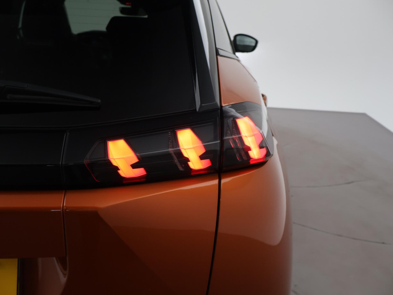 Peugeot e-2008 EV GT PREMIERE + PANORAMA SCHUIFDAK | ADAPTIVE CRU — photo 14