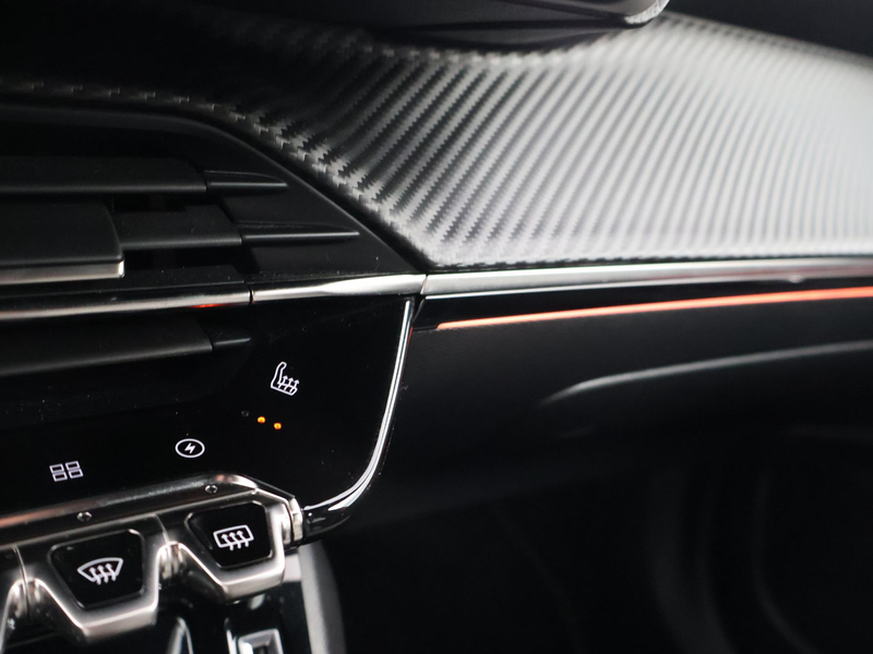 Peugeot e-2008 EV GT PREMIERE + PANORAMA SCHUIFDAK | ADAPTIVE CRU — photo 15