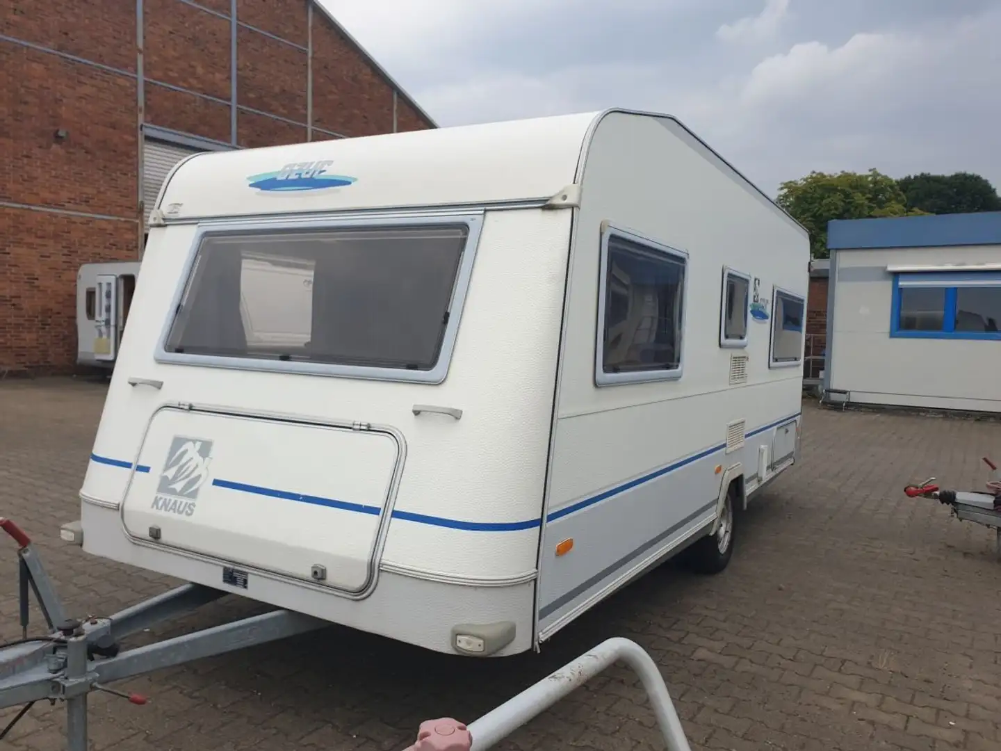 Knaus Azur 495TF Vorzelt Tempo 100 4-Schlafplätze - 2