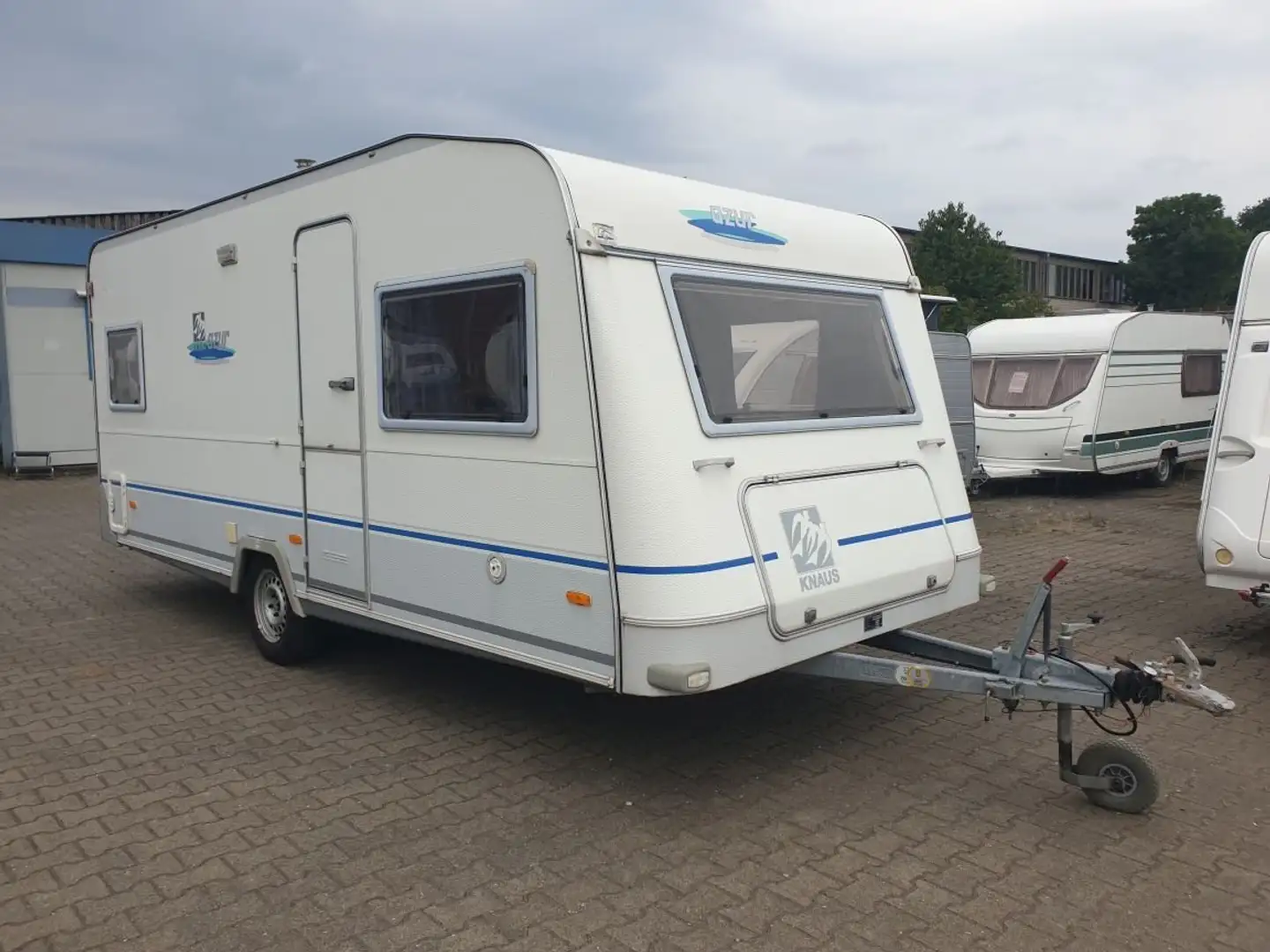 Knaus Azur 495TF Vorzelt Tempo 100 4-Schlafplätze - 1