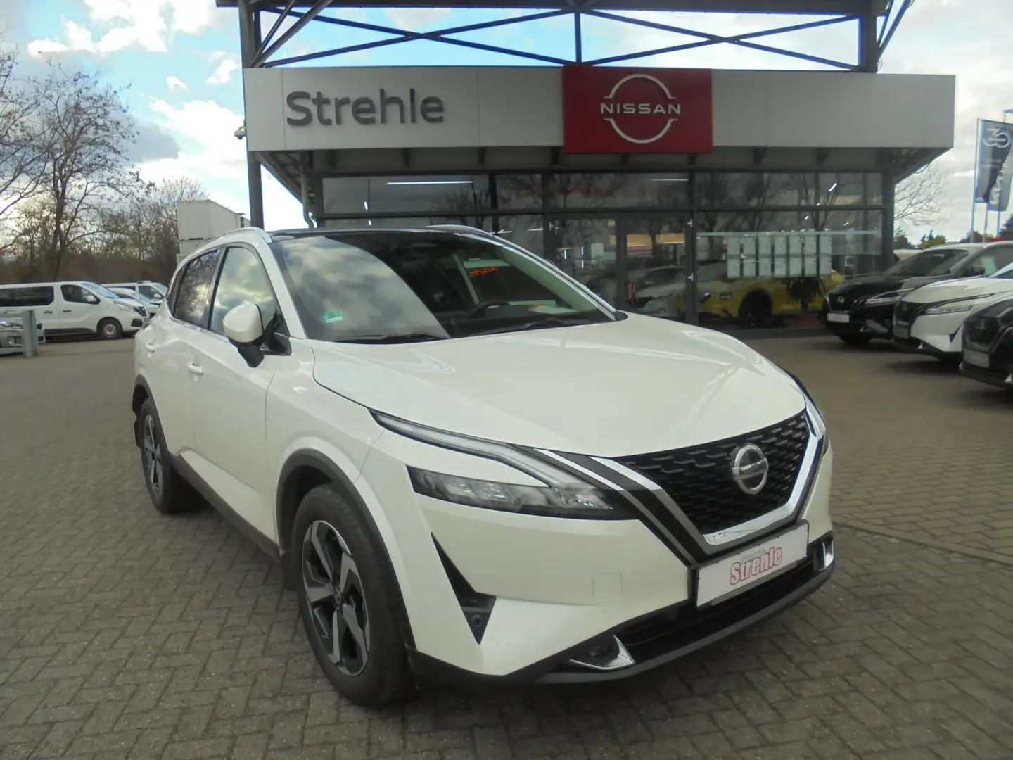Nissan Qashqai 1.3DIG-T N-Connecta 6MT MHEV Winter Design Wit - 2
