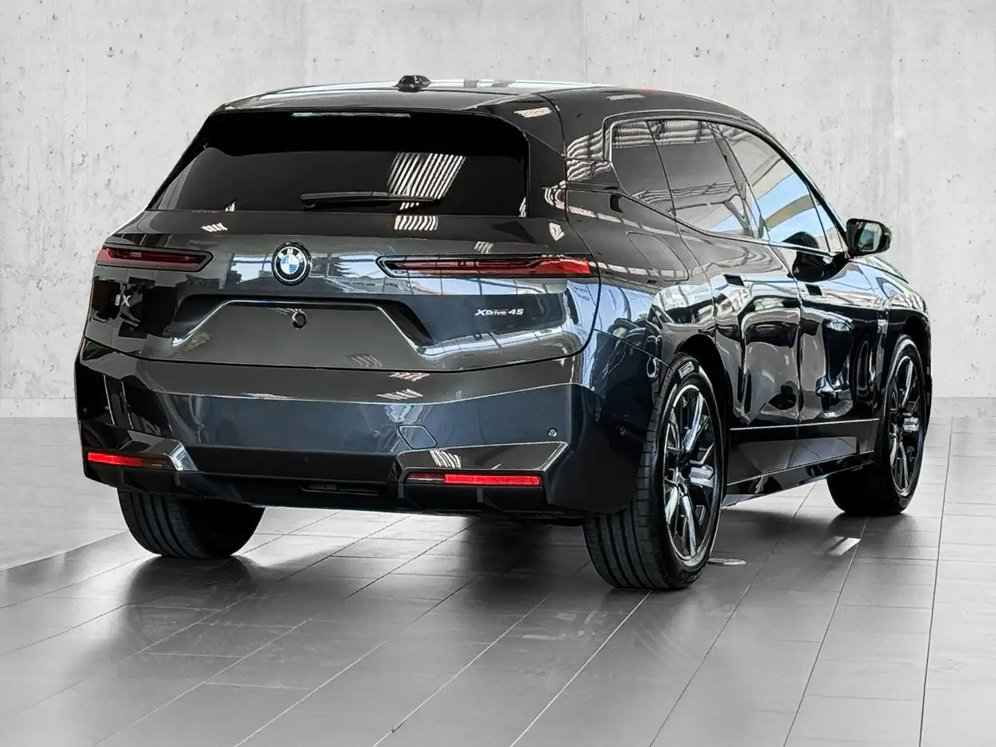 BMW iX xDrive45 HuD+AHK+H/K+DA PROF+PA PROF+ACC+LED+UVM. Šedá - 2
