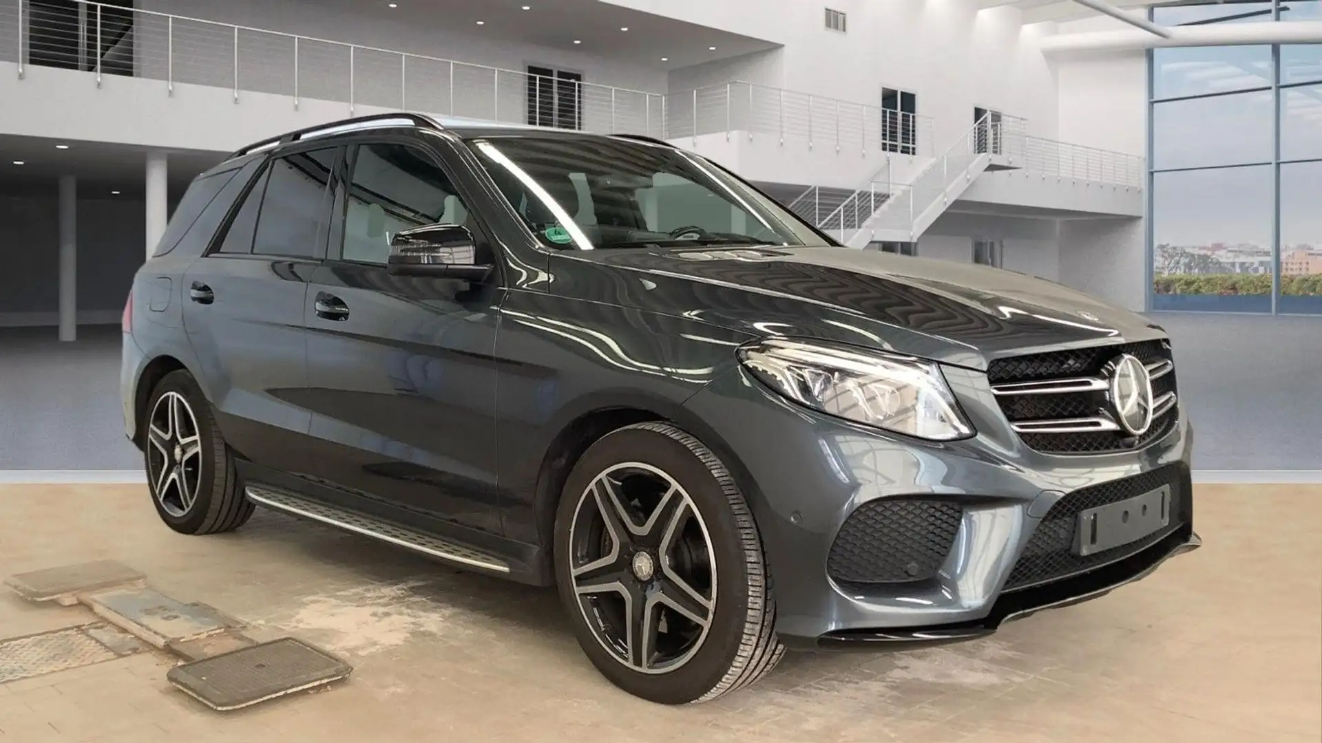 Mercedes-Benz GLE 400 4-Matic AMG Distronic ILS H&K Серый - 2