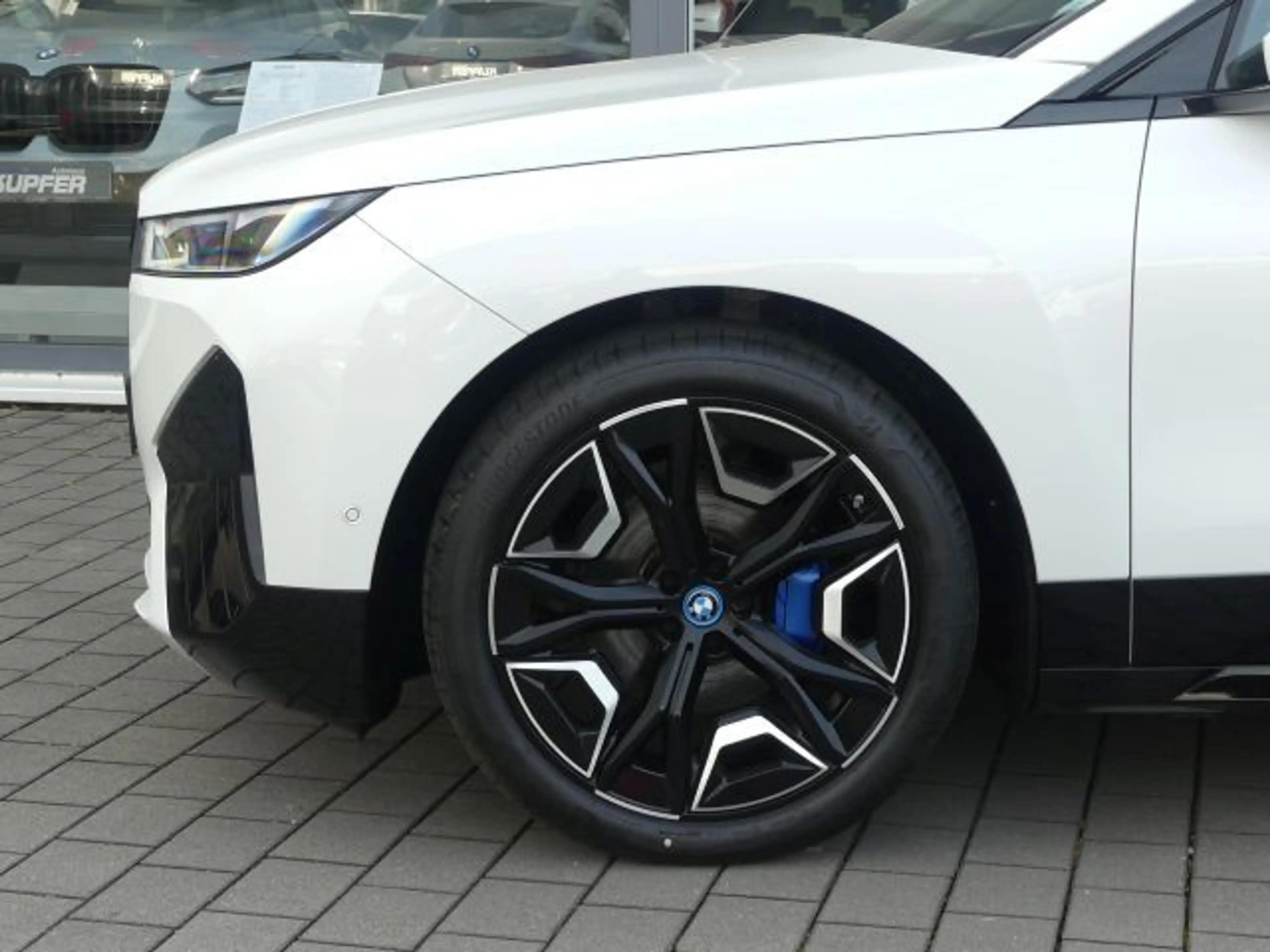 BMW iX xDrive50 Sportpak.AHK°LASER°PANO°22-Massage — photo 5