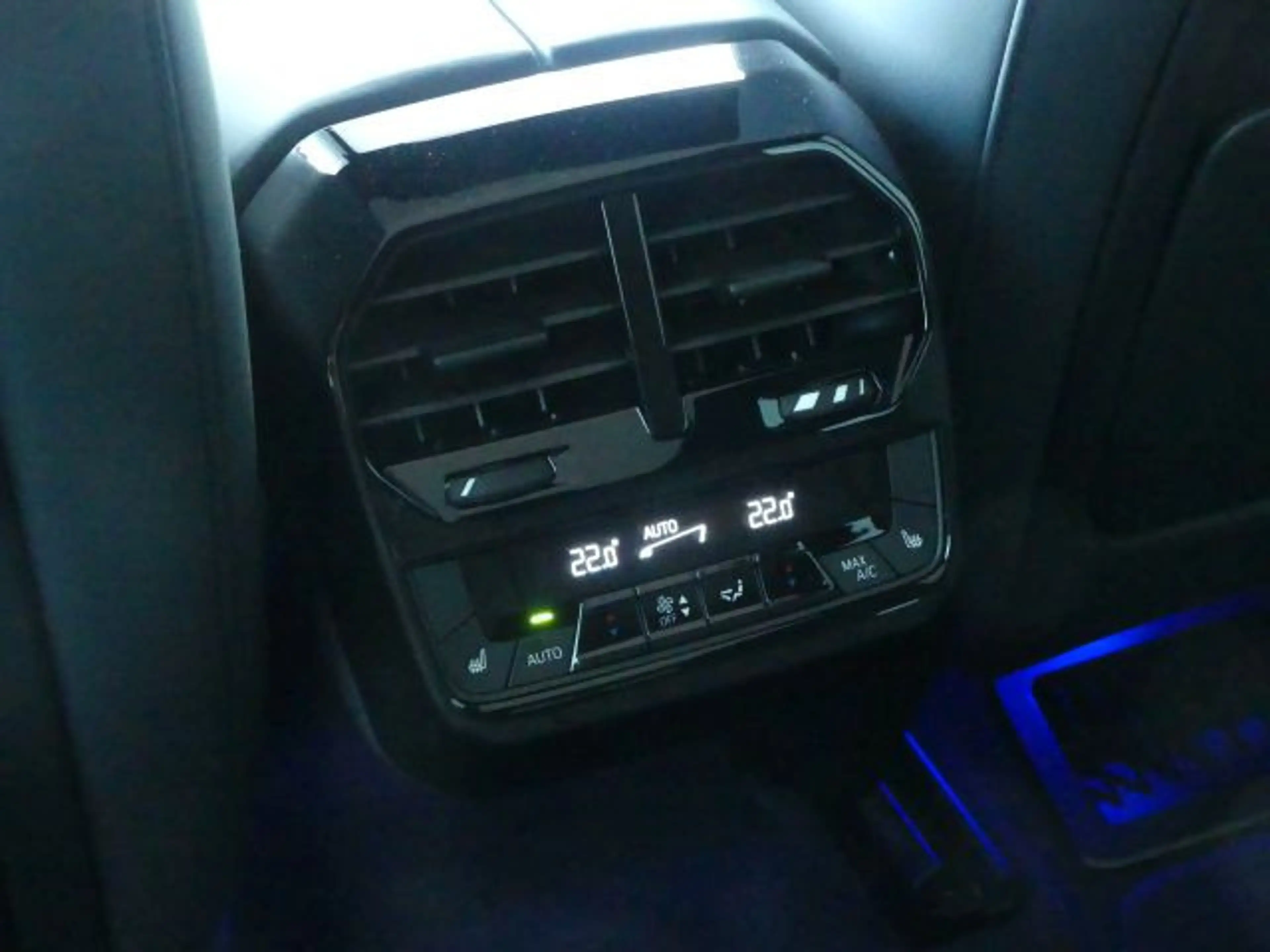 BMW iX xDrive50 Sportpak.AHK°LASER°PANO°22-Massage — photo 12