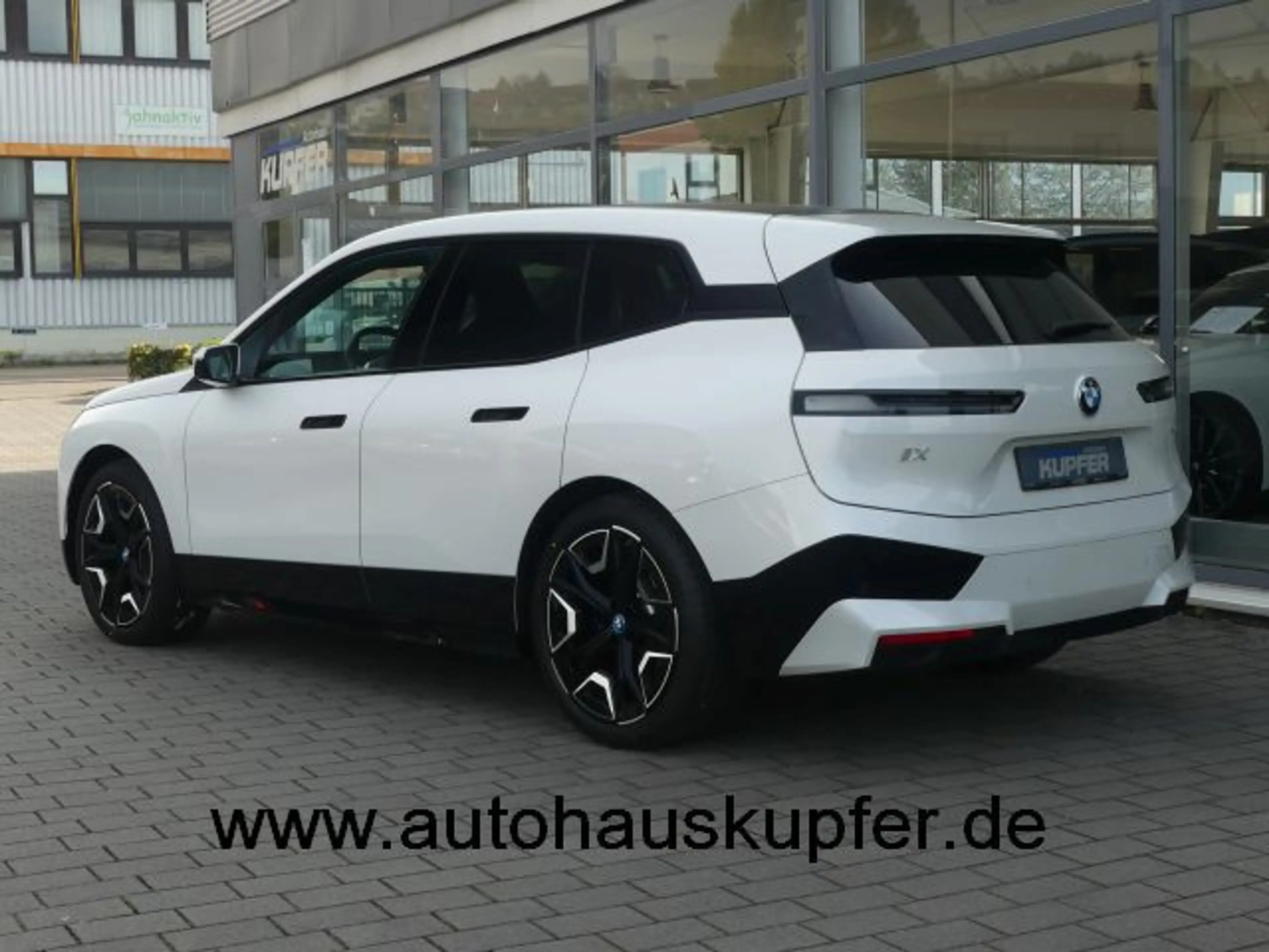 BMW iX xDrive50 Sportpak.AHK°LASER°PANO°22-Massage — photo 3