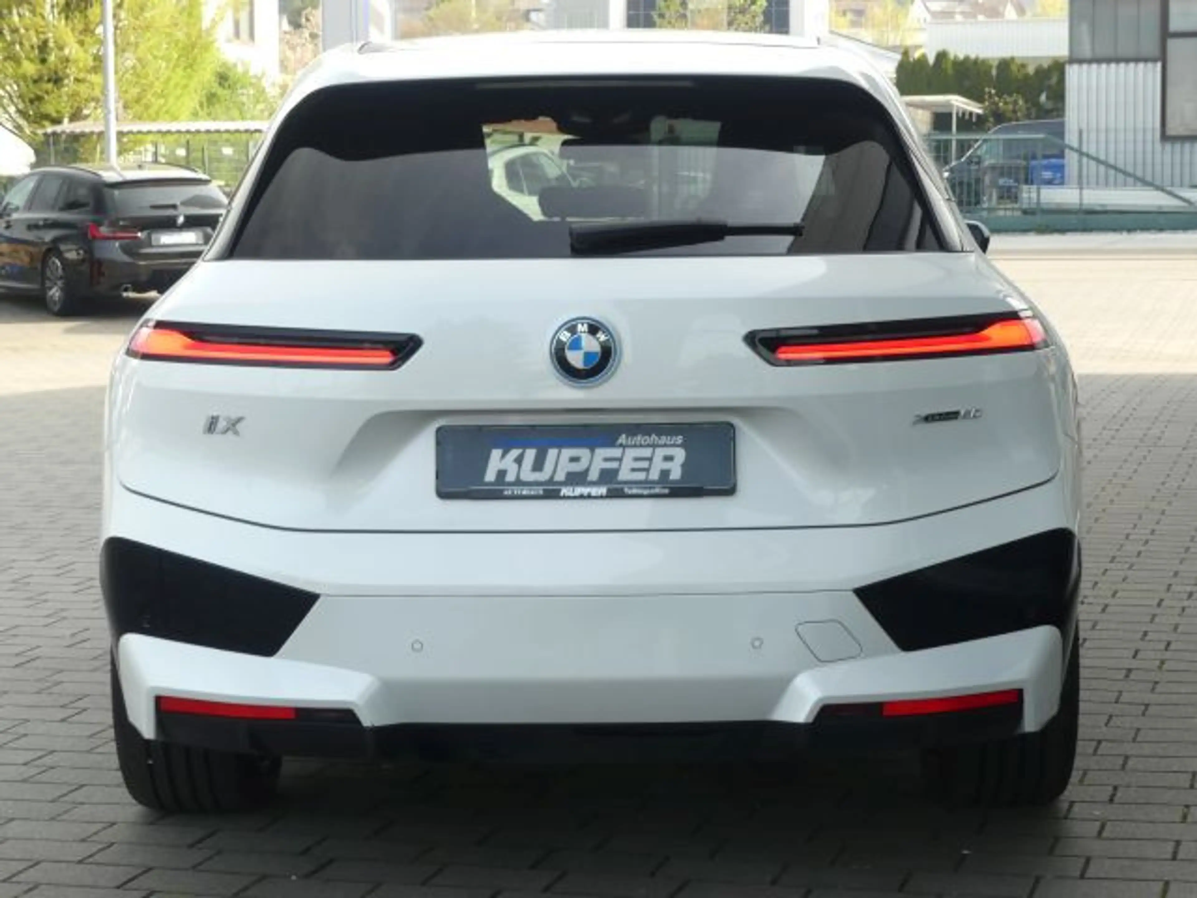 BMW iX xDrive50 Sportpak.AHK°LASER°PANO°22-Massage — photo 4