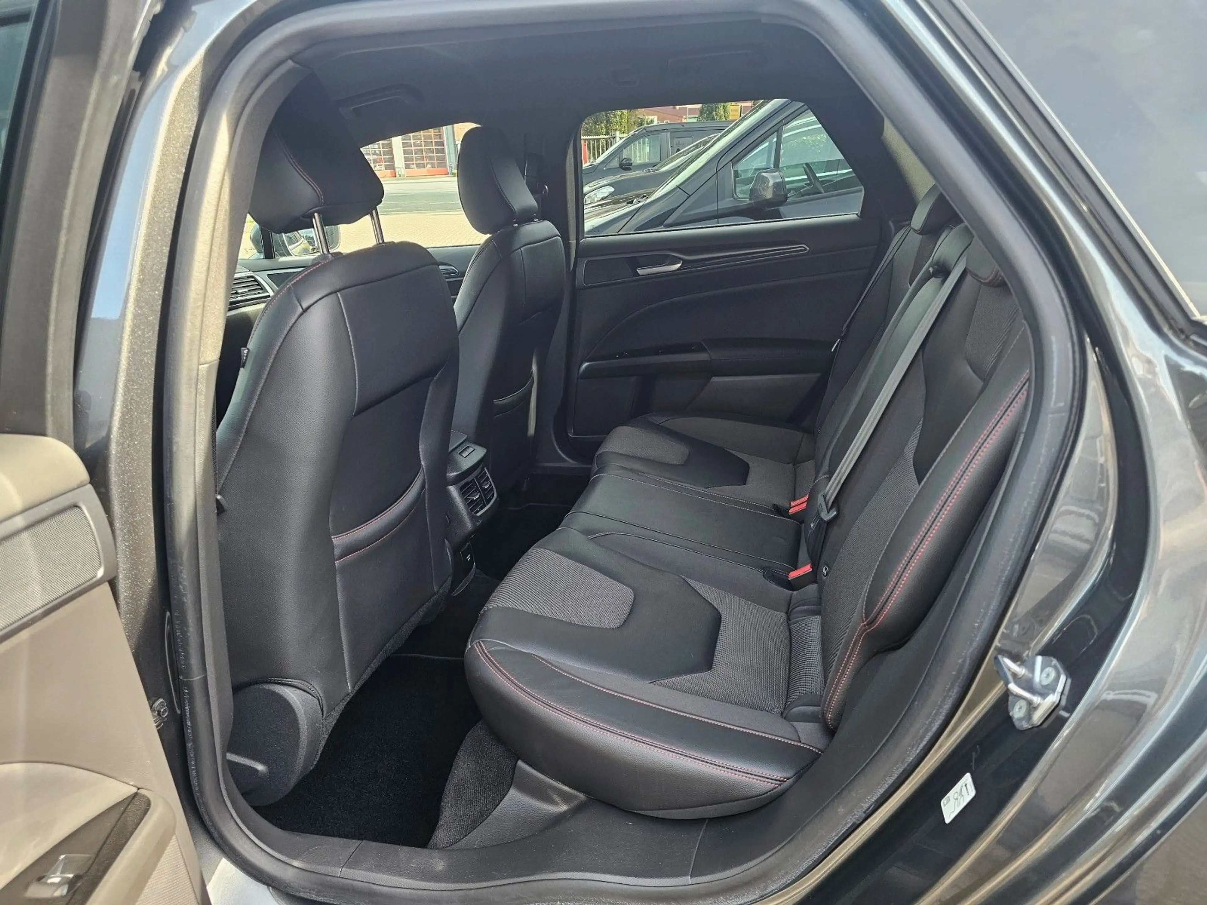Ford Mondeo 1,5EcoBoost ST-Line Navi*LED*Winterpaket — photo 22
