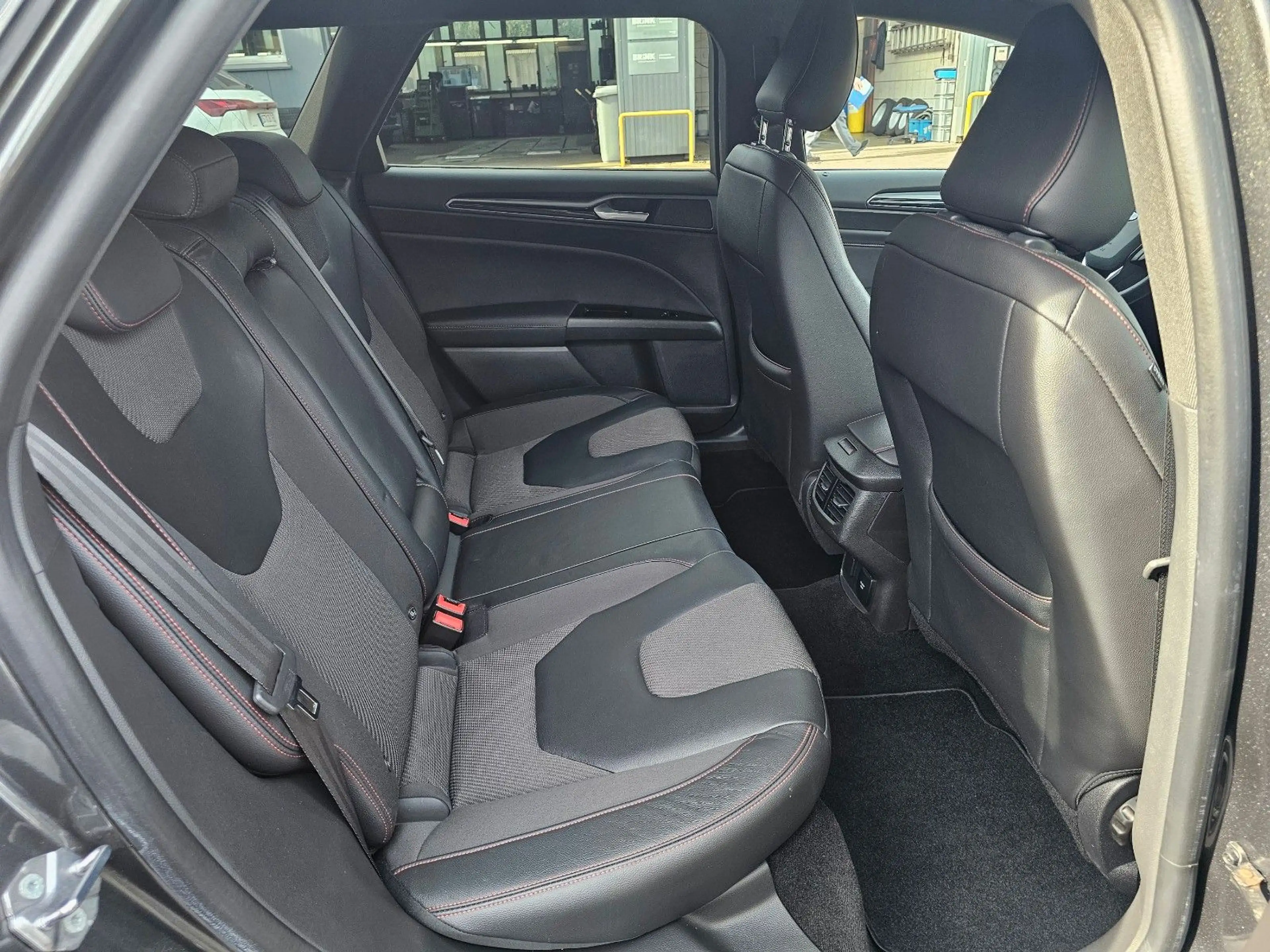 Ford Mondeo 1,5EcoBoost ST-Line Navi*LED*Winterpaket — photo 21