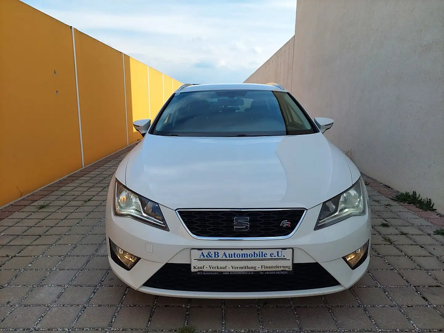 SEAT Leon ST FR 2,0 TDI Start-Stopp sofort Kredit Weiß - 2
