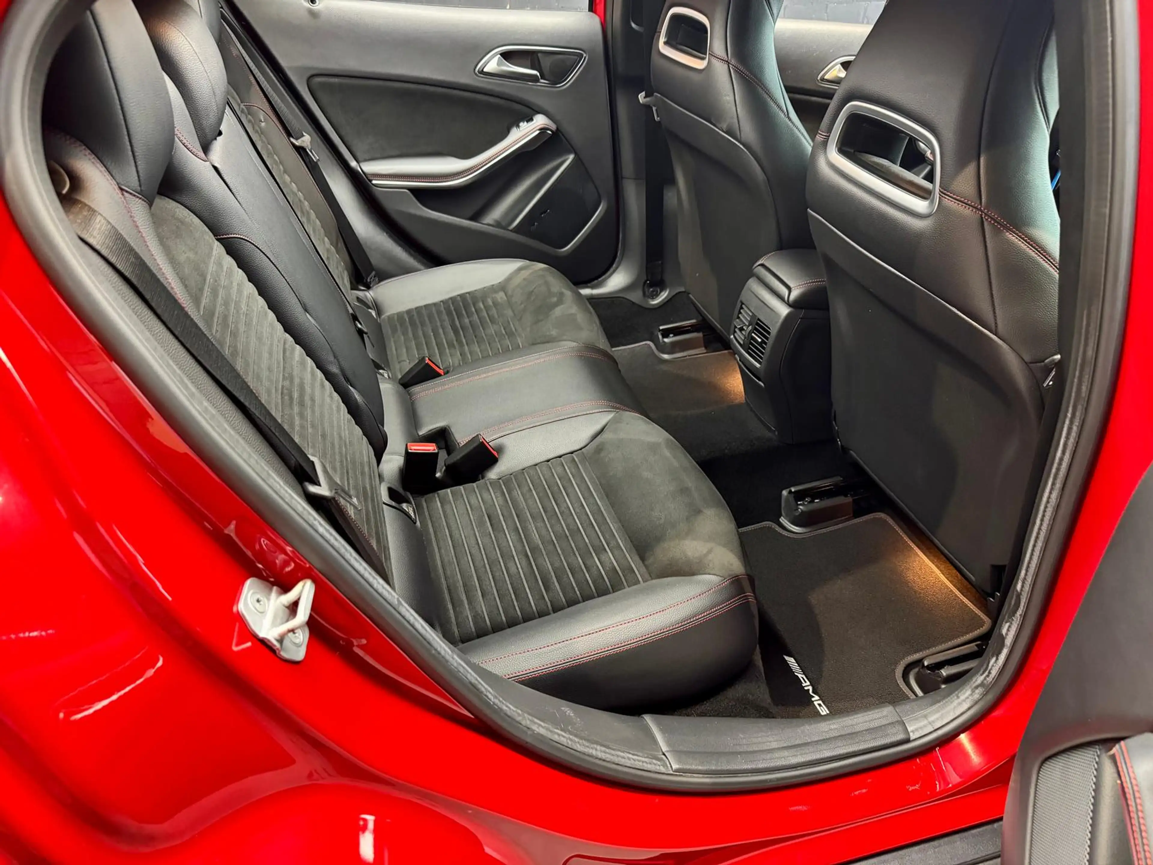 Mercedes-Benz GLA 220 4Matic 2.1 CDI+AMG+KAMERA+BI-XENON+NAVI+ — photo 17