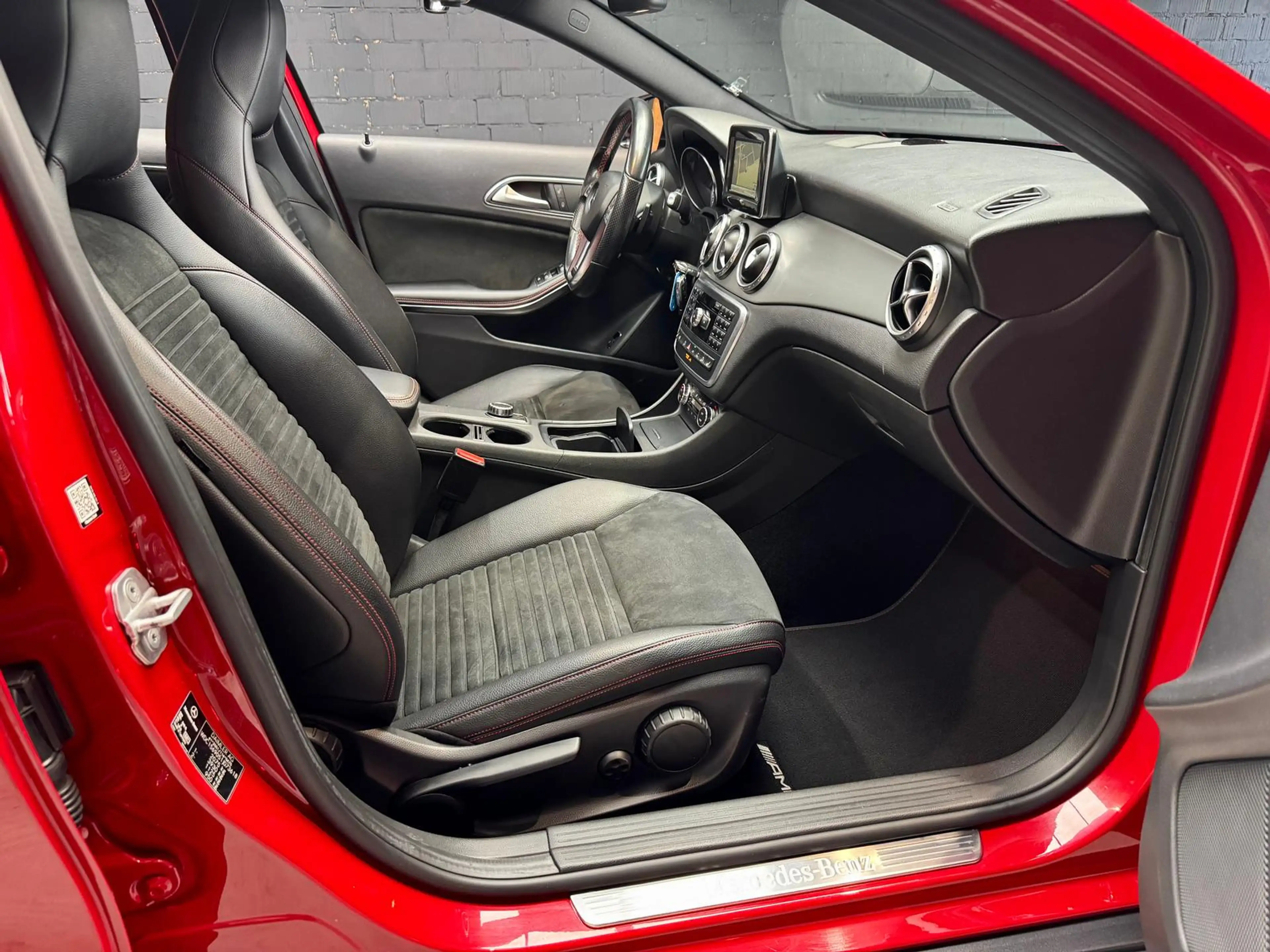 Mercedes-Benz GLA 220 4Matic 2.1 CDI+AMG+KAMERA+BI-XENON+NAVI+ — photo 18