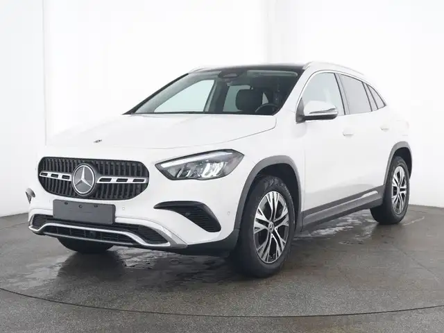 Mercedes-Benz GLA 180 PANO/AHK/LED/NAVI