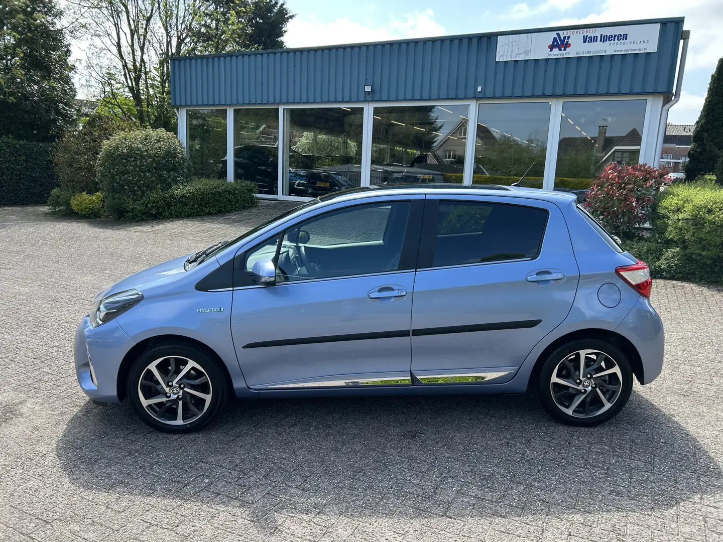 Toyota Yaris 1.5 Hybrid Executive Panodak Blauw - 2