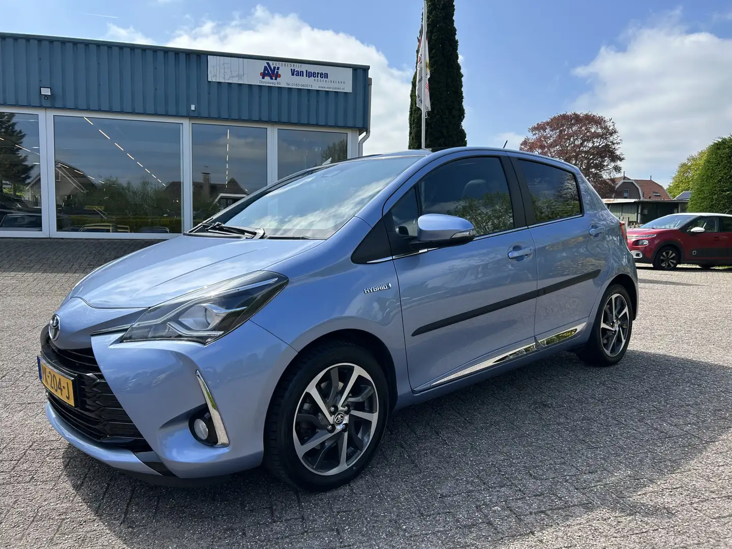 Toyota Yaris 1.5 Hybrid Executive Panodak Blauw - 1